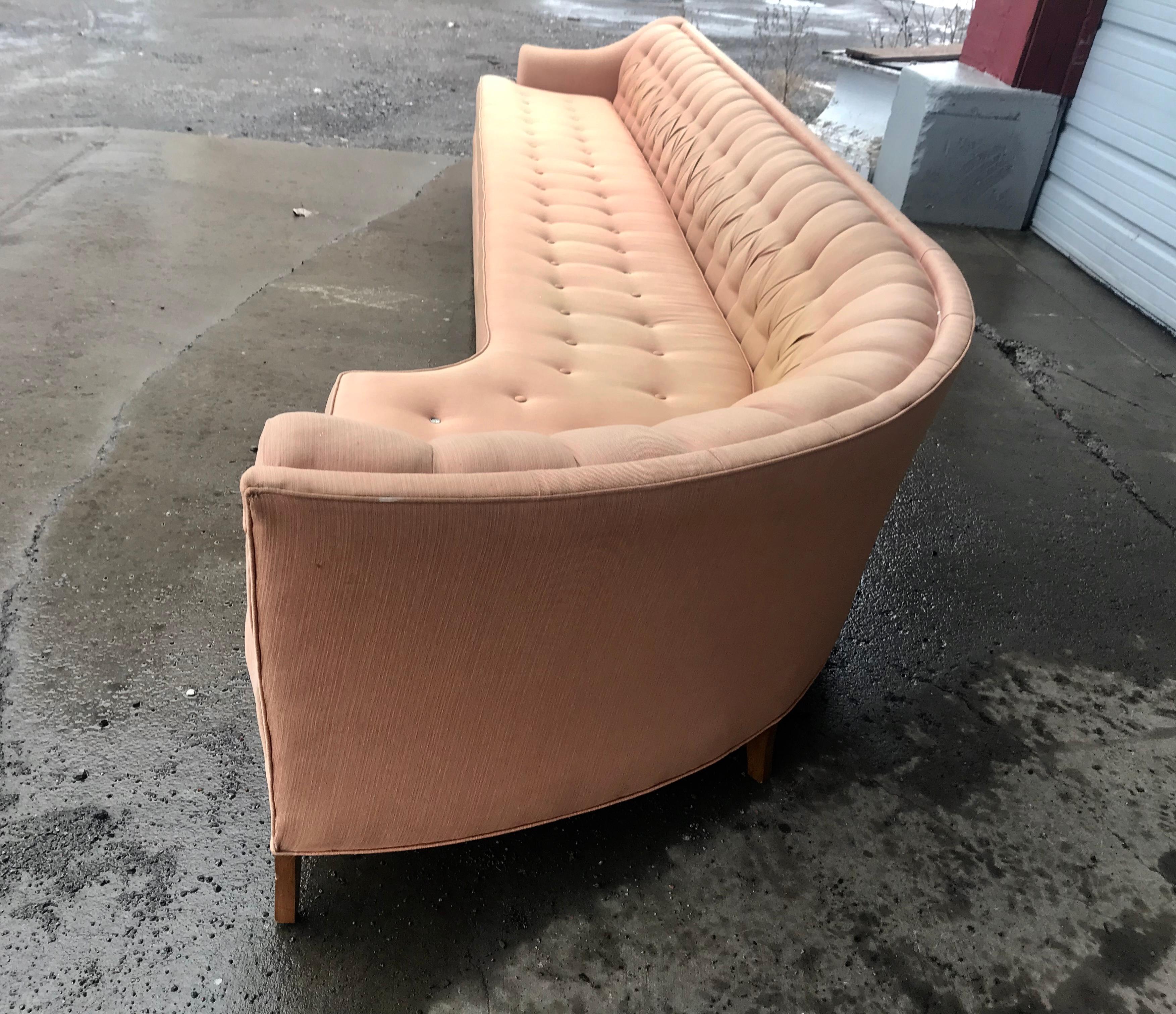 Atemberaubendes getuftetes Sofa, maßgefertigt, 1960er Jahre im Zustand „Gut“ im Angebot in Buffalo, NY