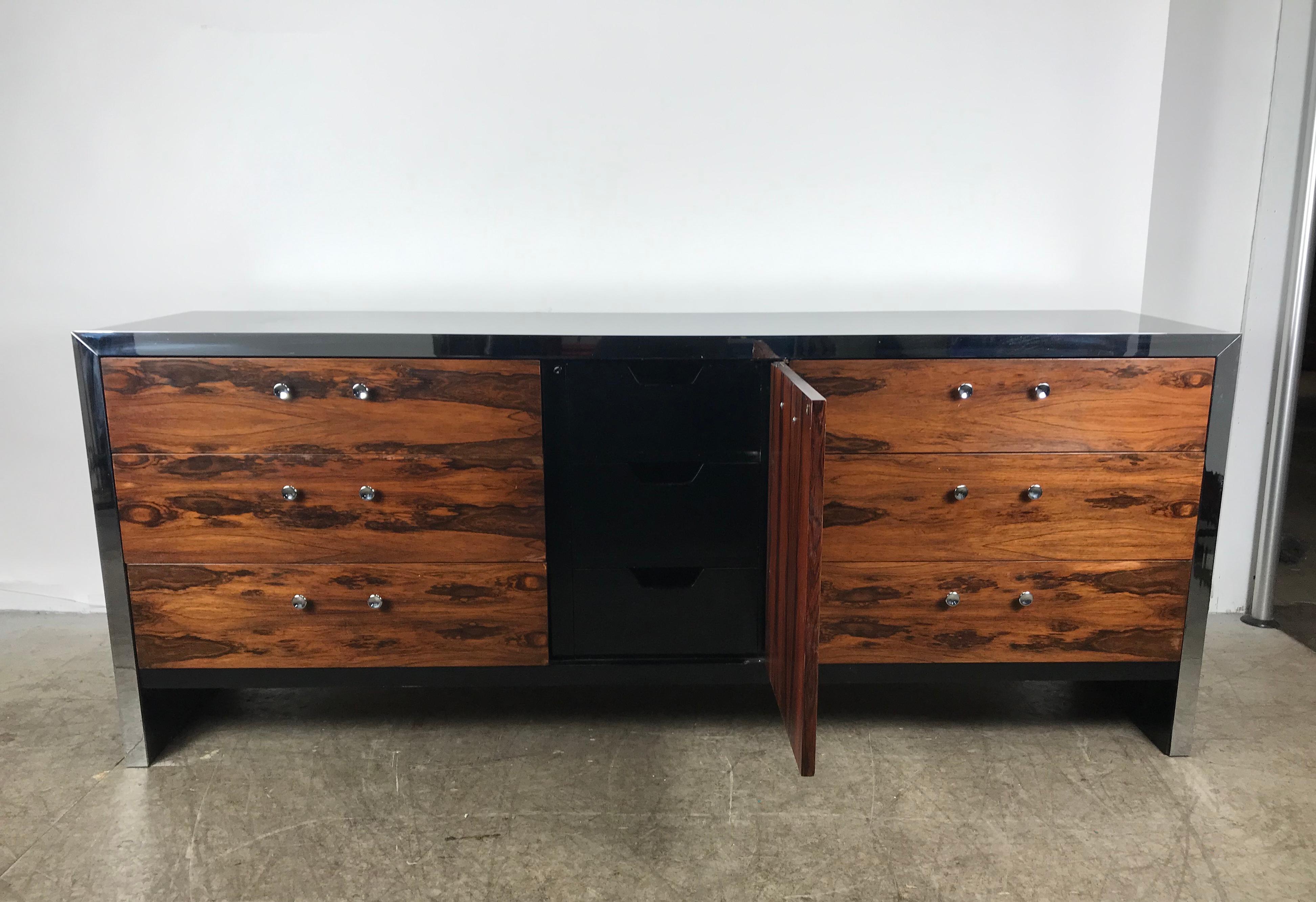 Stunning Modernist Rosewood Dresser by Milo Baughman for John Stewart In Good Condition In Buffalo, NY