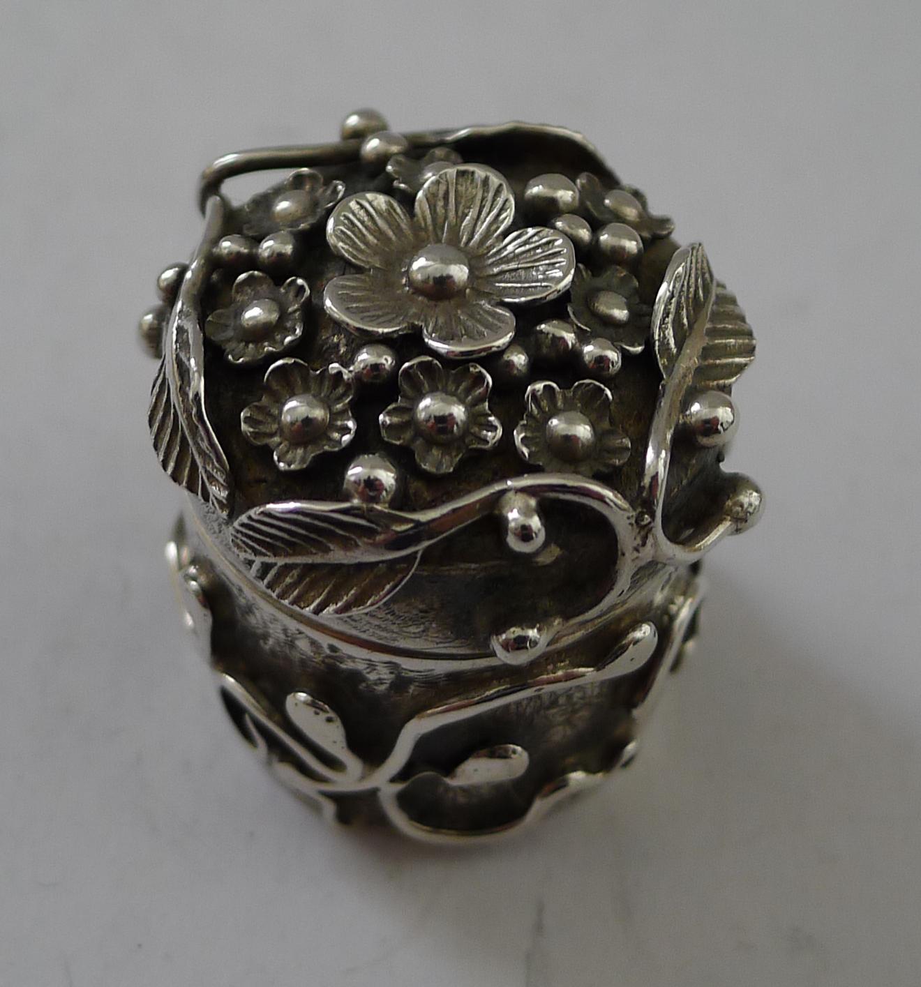 Atemberaubende Modernist Massiv / Sterling Silber Pillendose - 1988 (Moderne) im Angebot
