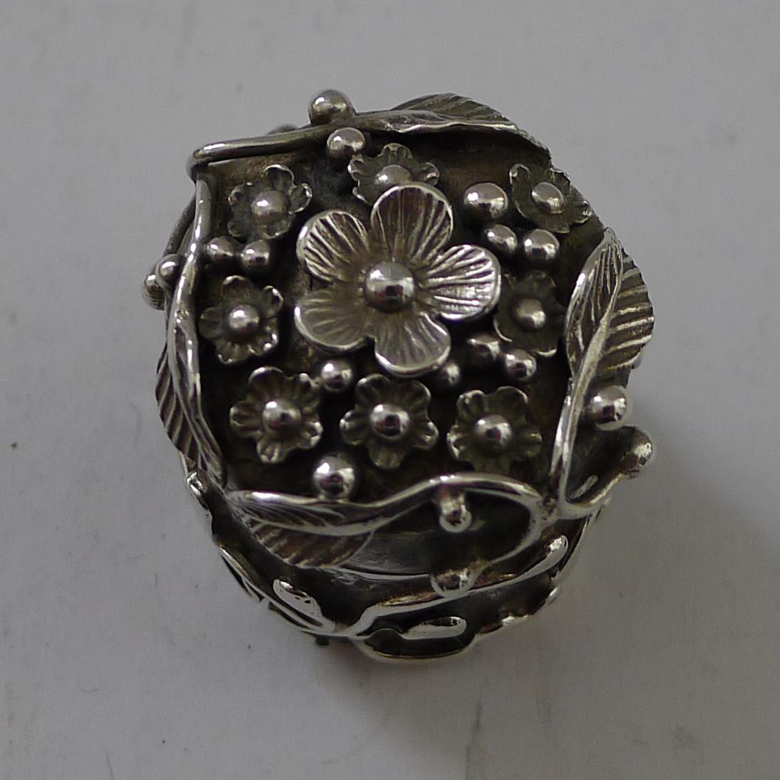 Atemberaubende Modernist Massiv / Sterling Silber Pillendose - 1988 (Britisch) im Angebot