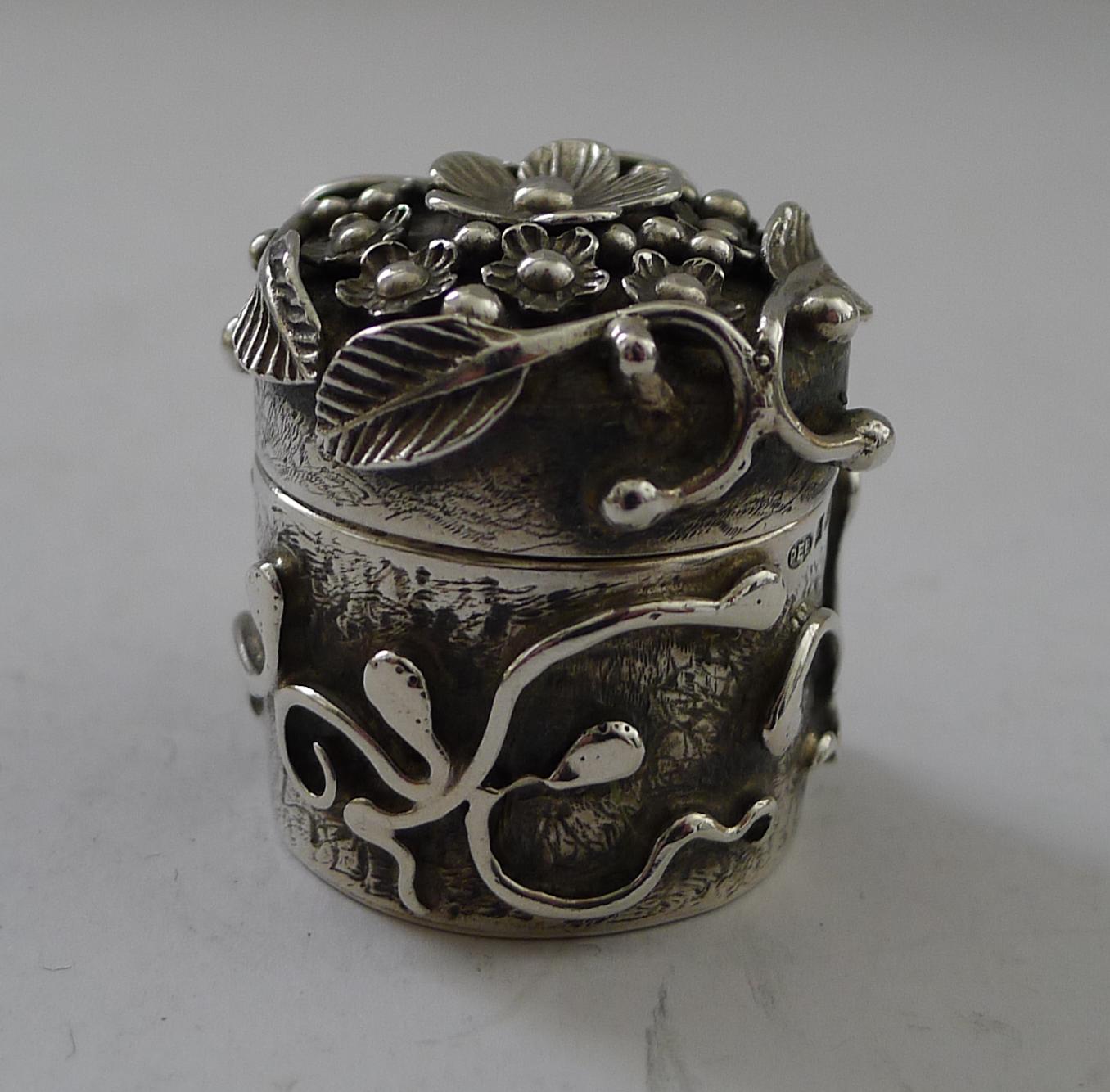 Atemberaubende Modernist Massiv / Sterling Silber Pillendose - 1988 im Zustand „Gut“ im Angebot in Bath, GB