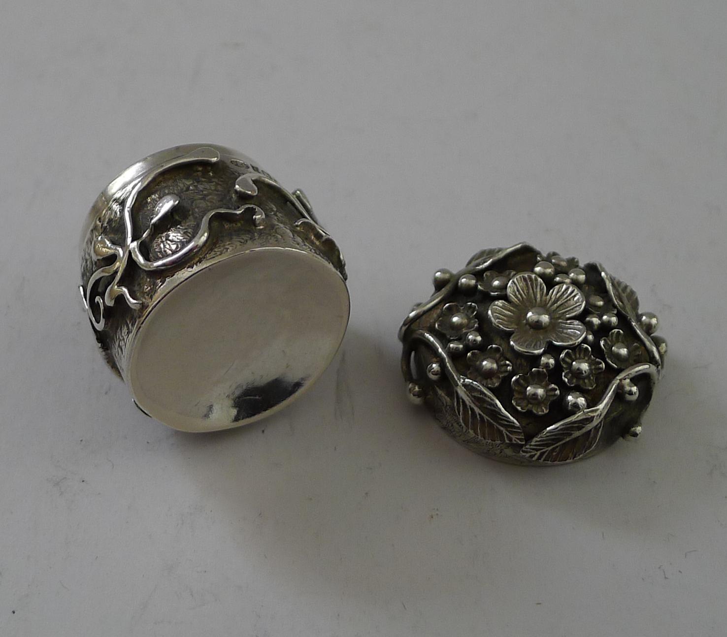 Atemberaubende Modernist Massiv / Sterling Silber Pillendose - 1988 (Sterlingsilber) im Angebot