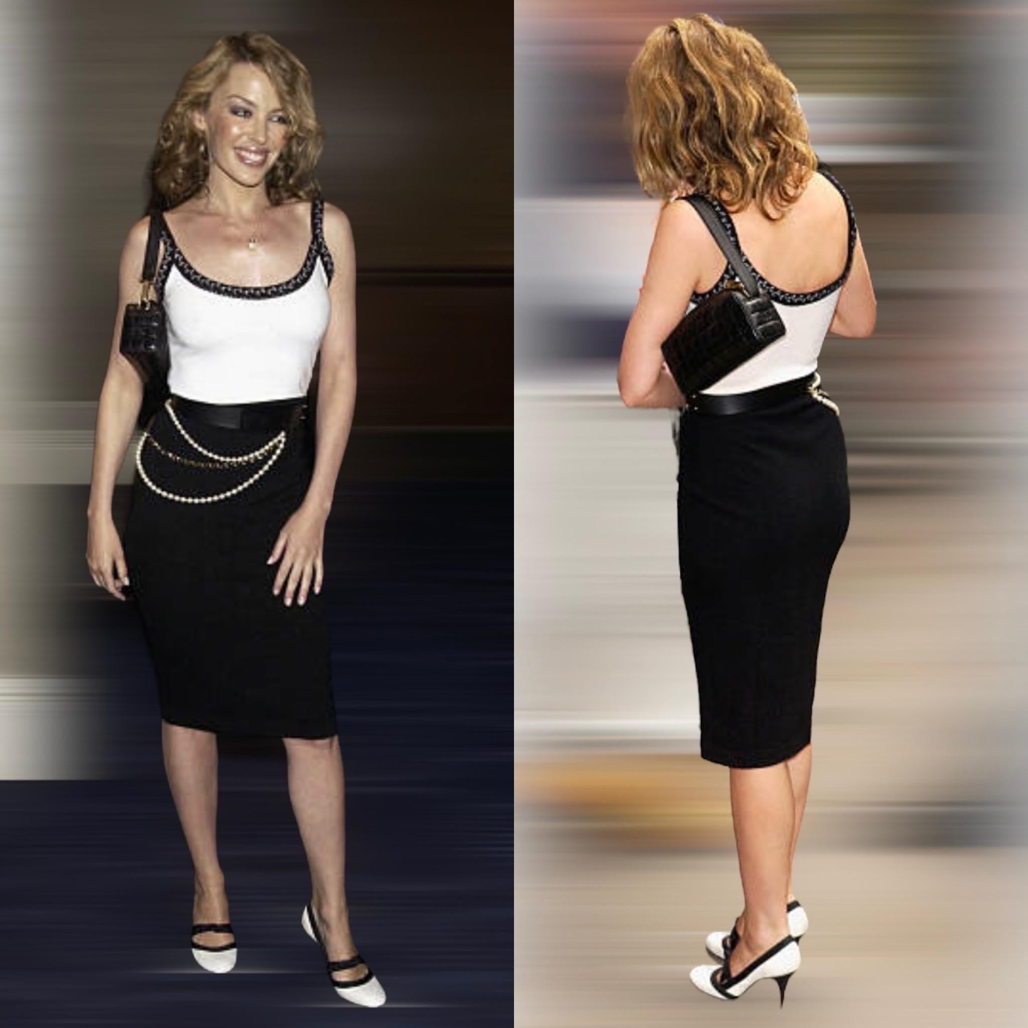 Superbe ensemble de costume doré et robe monochrome Chanel en cachemire, taille 36 en vente 3