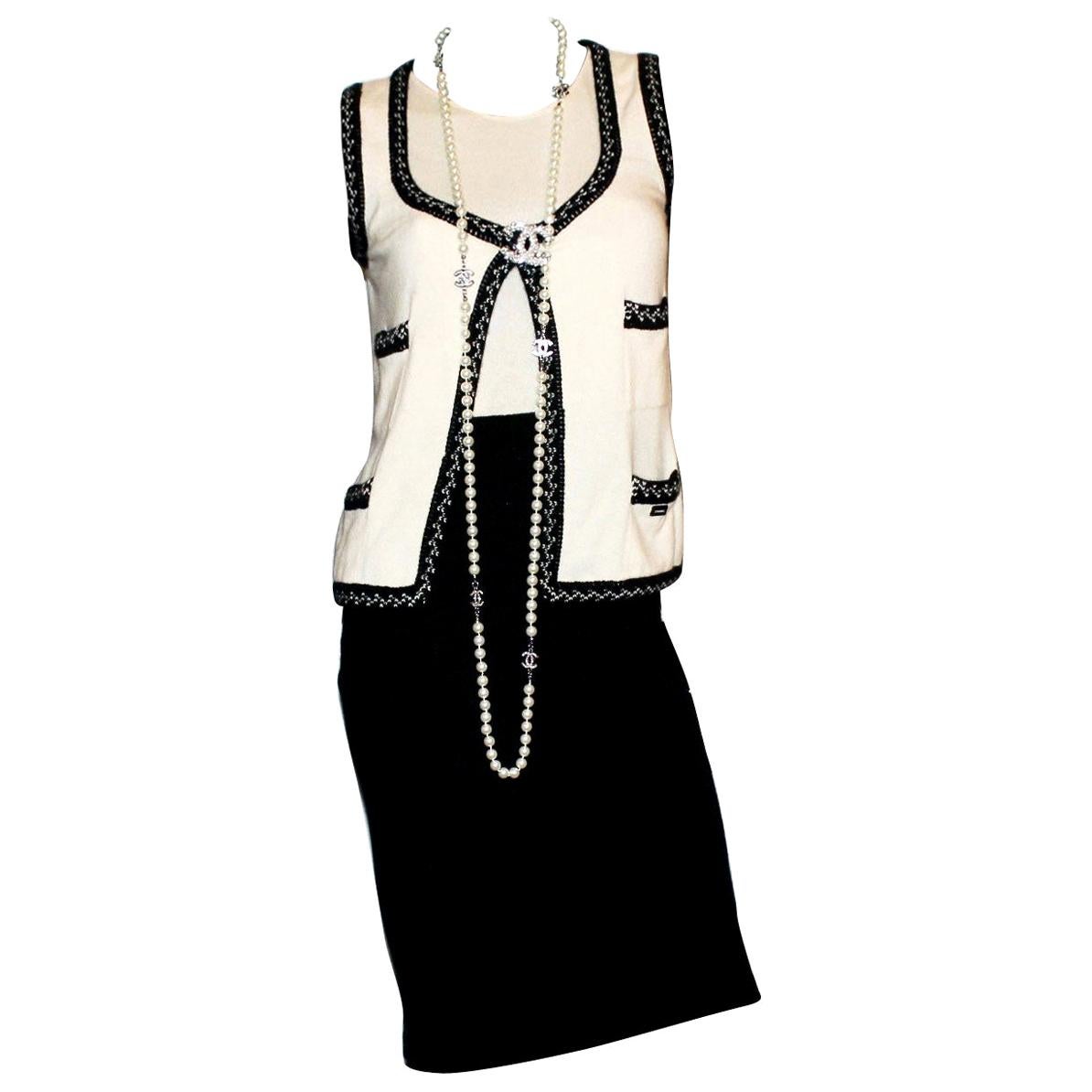 Stunning Monochrome Chanel Cashmere Signature Dress Gilet Suit Set Ensemble