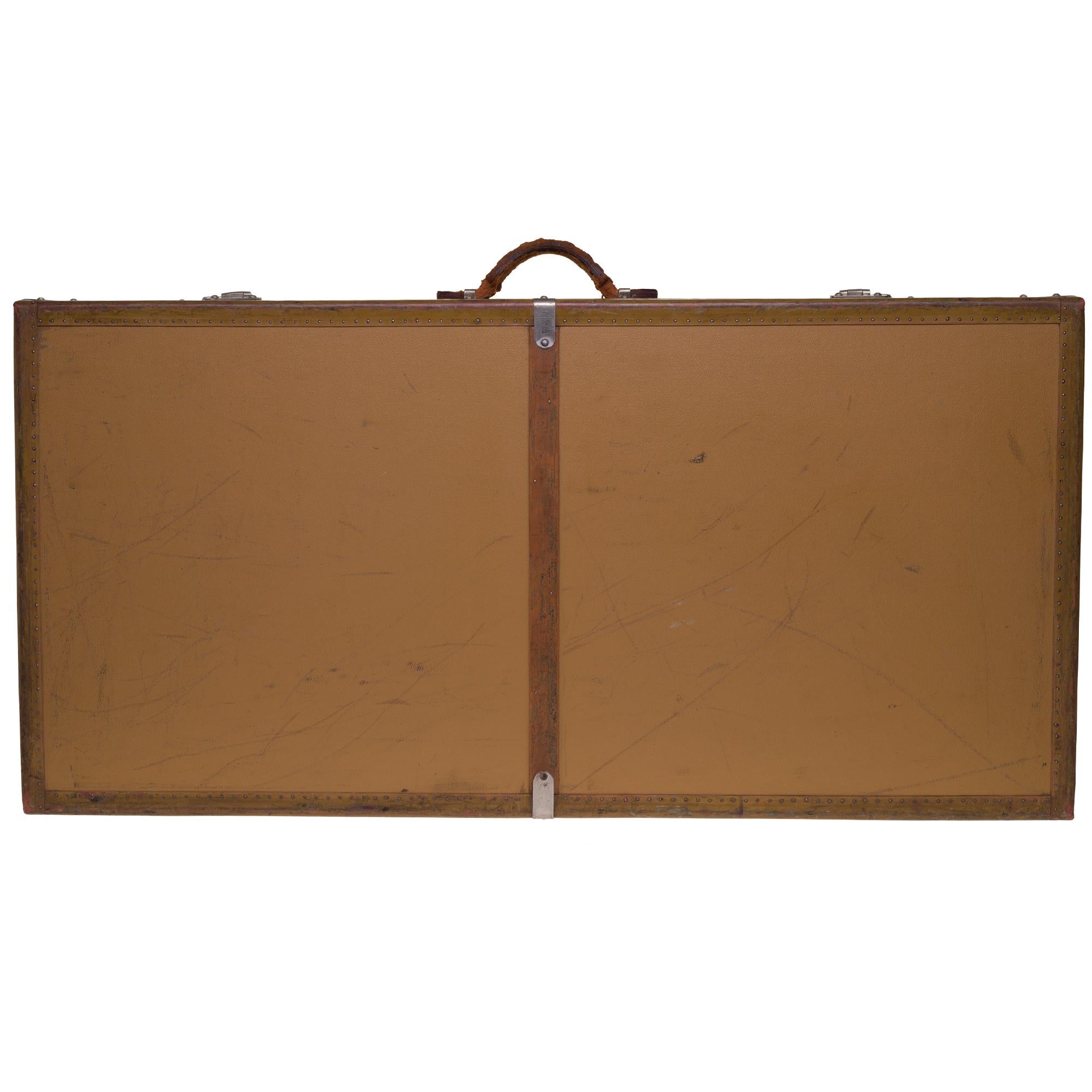 Beige Superbe valise MOYNAT en toile monogrammée beige en vente