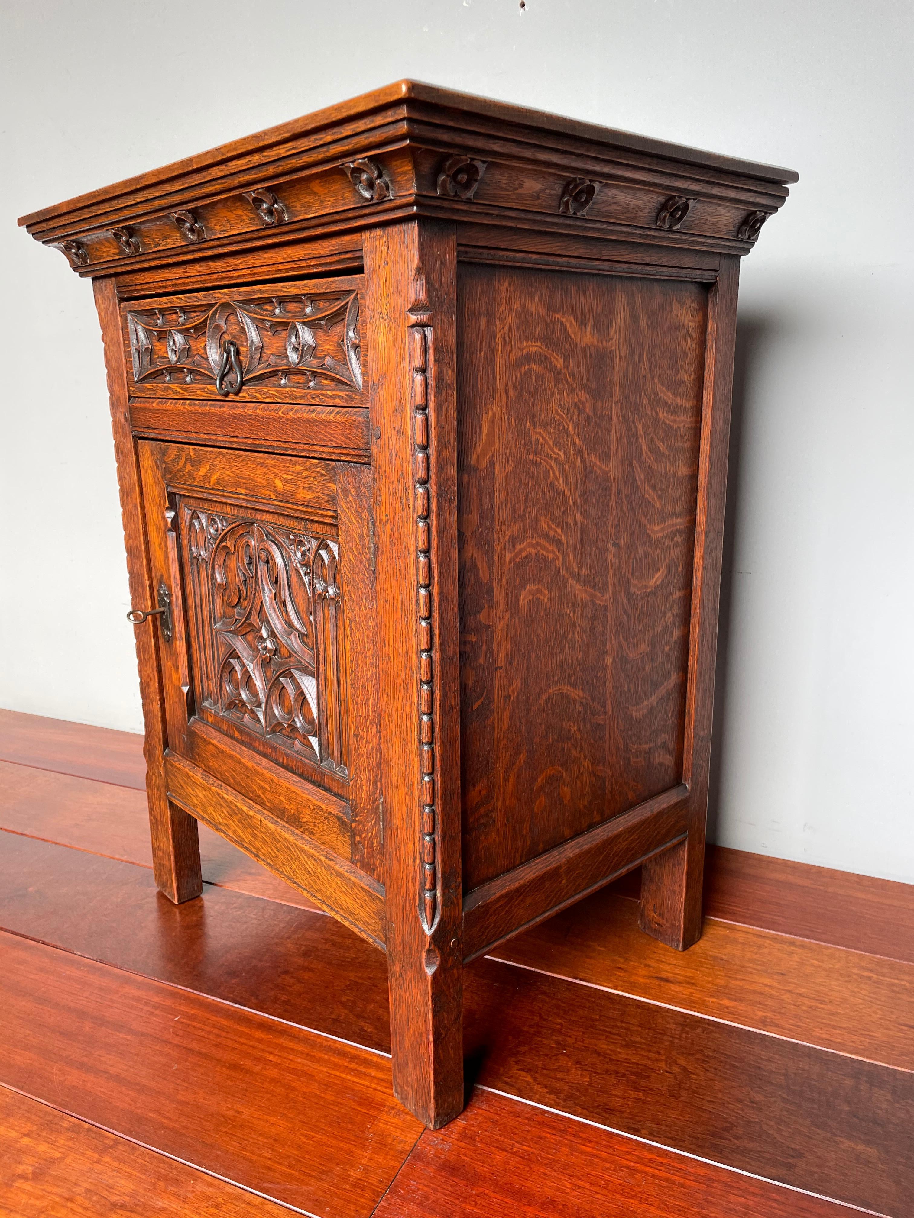 Mint condition, antique Gothic cabinet.

This practical size and beautifully hand carved tiger oak cabinet from circa 1920 is in mint condition. It comes with the finest quality carved Gothic details and you could not wish for a more attractive