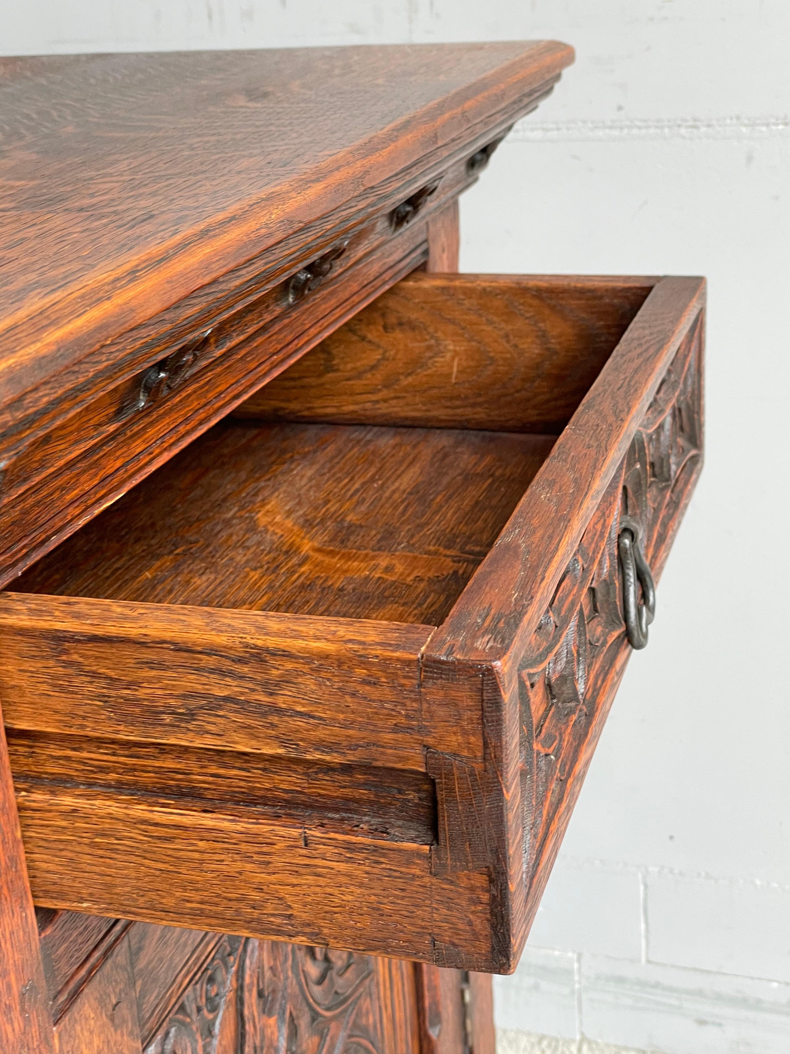 Stunning Multi Purpose Gothic Revival Hand Carved Tiger Oak Cabinet 1920s & Mint In Excellent Condition In Lisse, NL