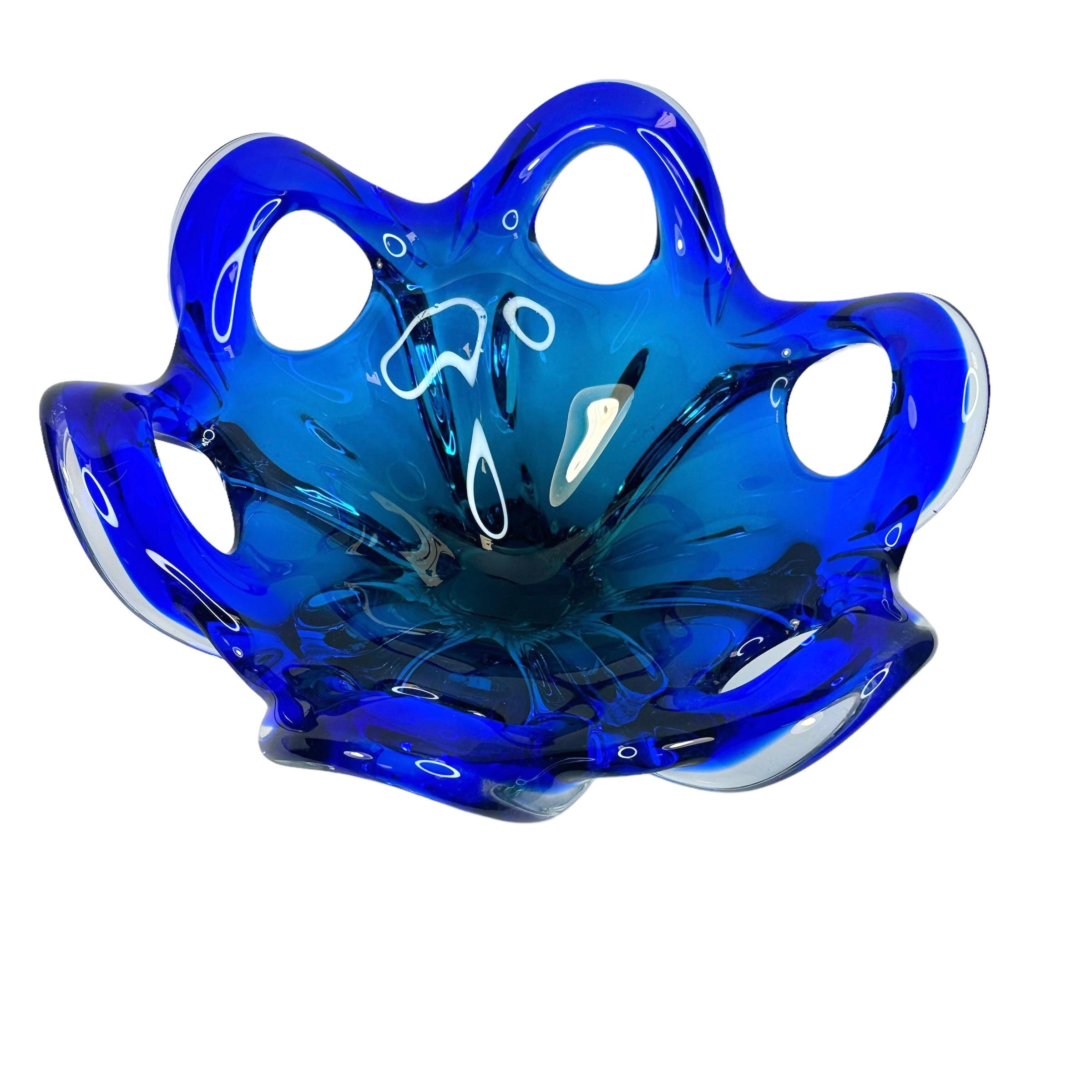 Stunning Murano Art Glass Bowl Catchall Blue and Clear, Vintage, Italy, 1970s In Good Condition For Sale In Nuernberg, DE