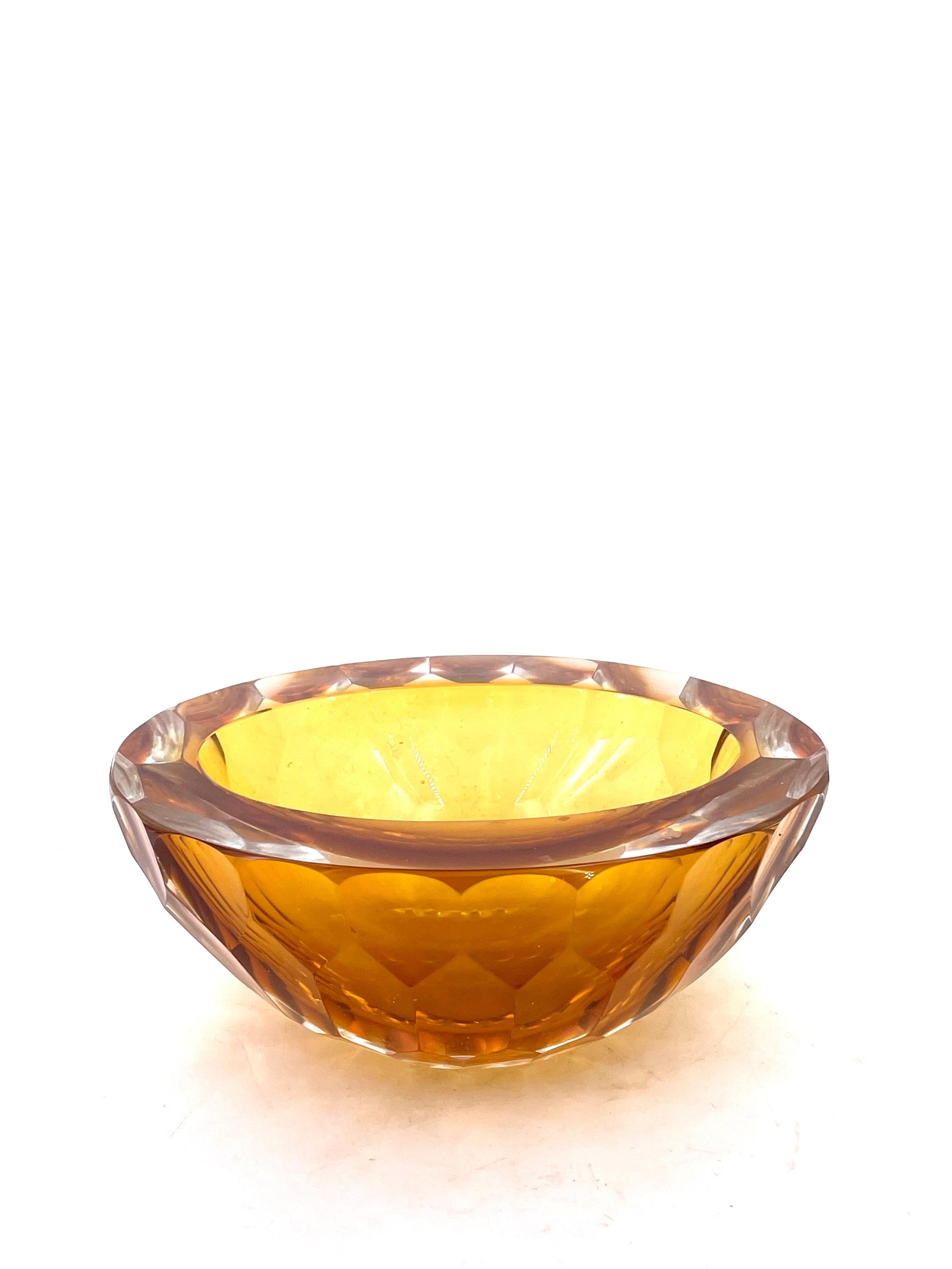 Italian Stunning Murano Glass Bowl Sommerso Faceted