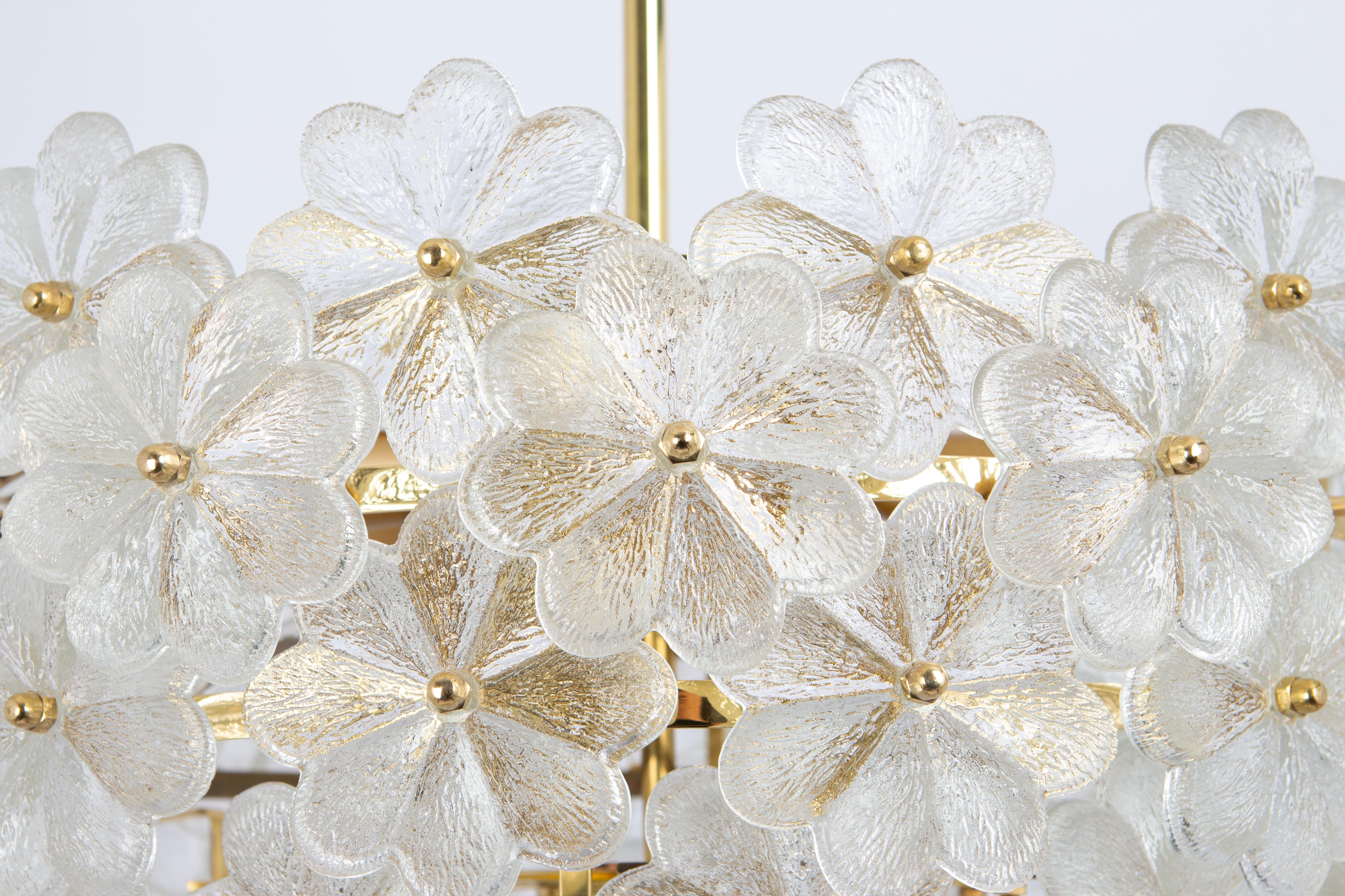 Large stunning chandelier with many Murano flower crystal glass over a brass frame, made by Ernst Palme in Germany, 1970s.
High quality and in very good condition. Cleaned, well-wired and ready to use. 

The chandelier requires 8 x E14 small bulbs