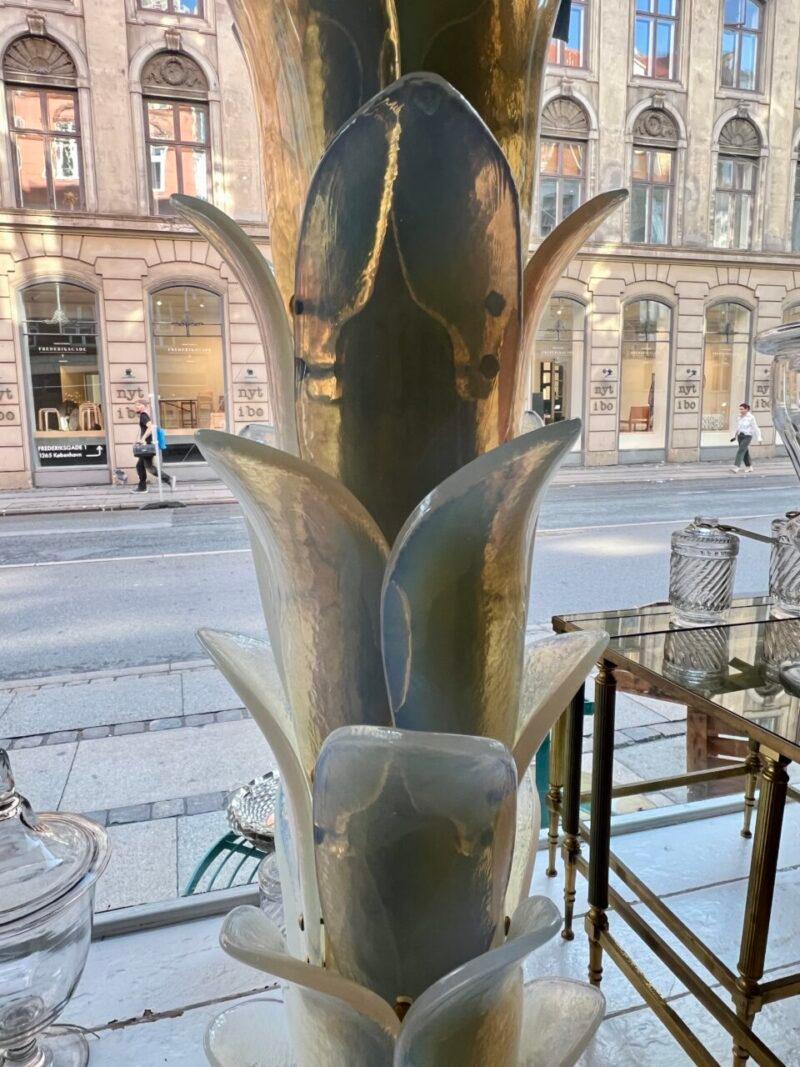 Milieu du XXe siècle Superbe lampadaire en verre de Murano décoré de palmiers - années 1960 en vente