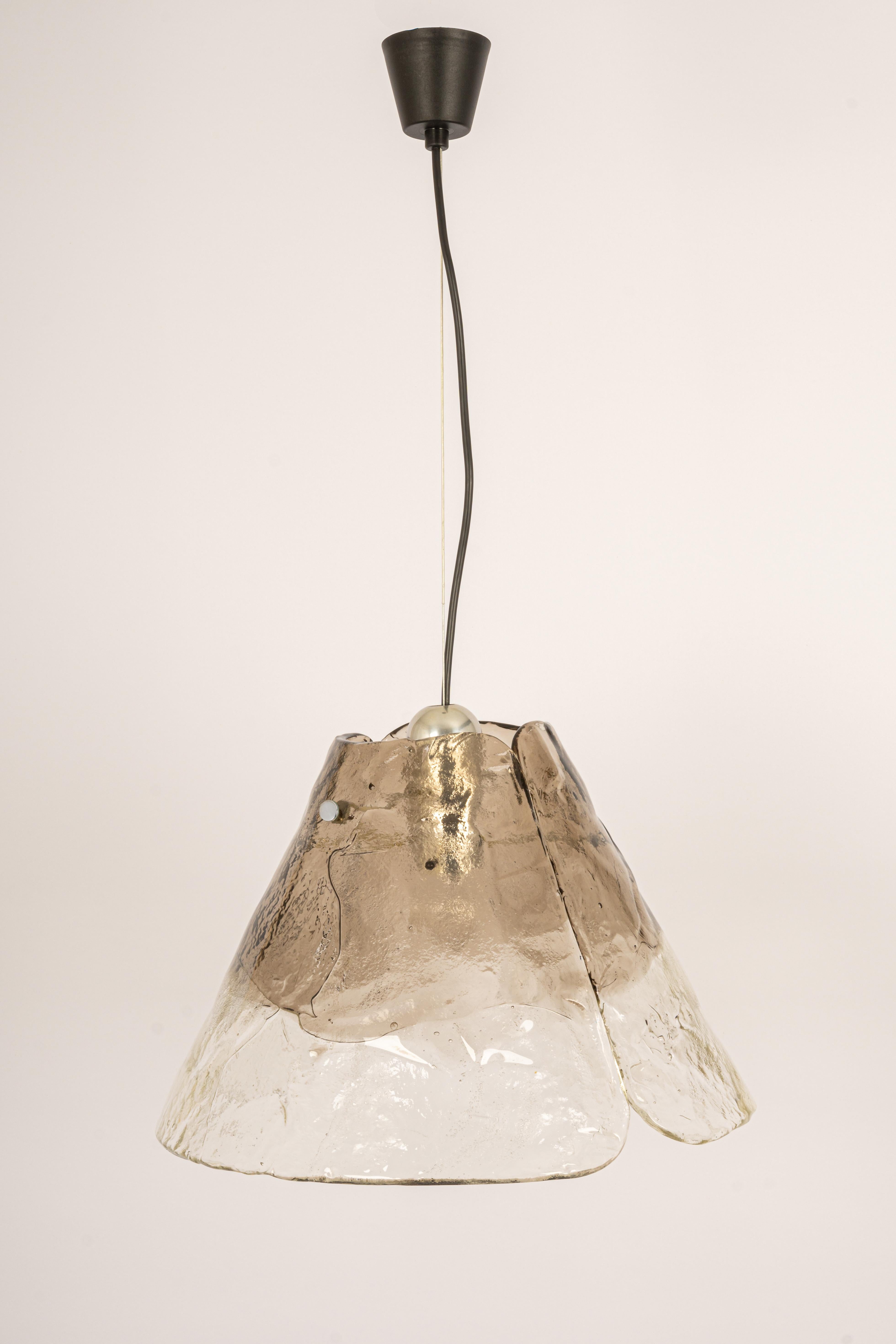 Italiano Splendida lampada a sospensione di Murano in stile Carlo Nason di Kalmar, anni '70 in vendita