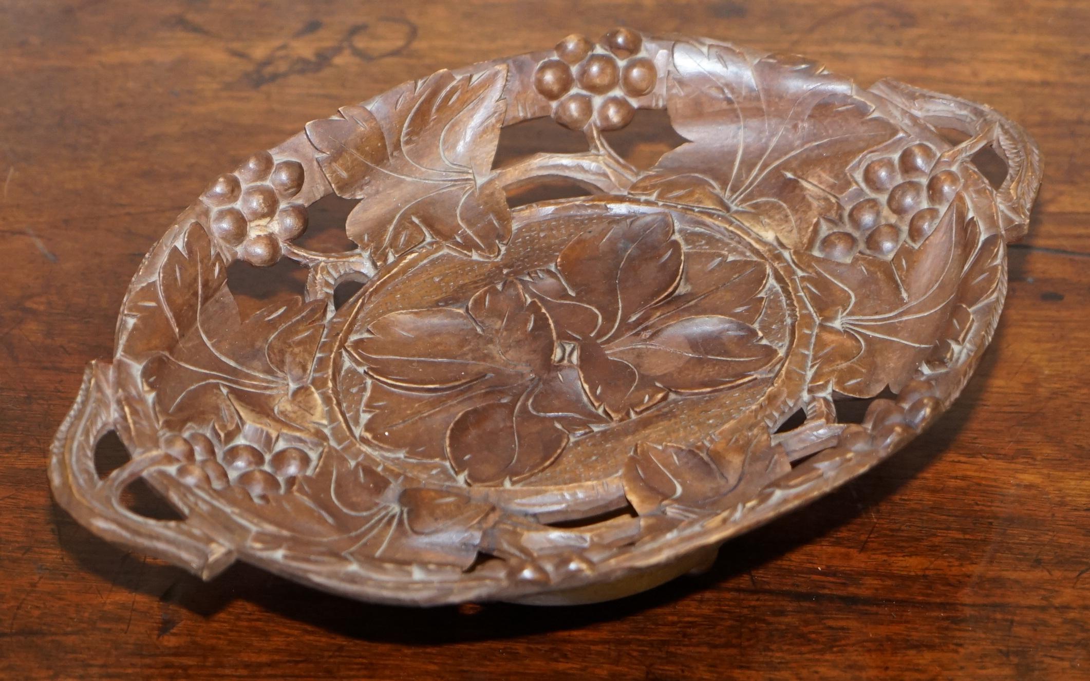 Wimbledon-Furniture

Wimbledon-Furniture is delighted to offer for sale this lovely black forest wood musical hand carved fruit bowl dish

A good looking and decorative piece, made really like a fruit bowl but most just use it to look good and