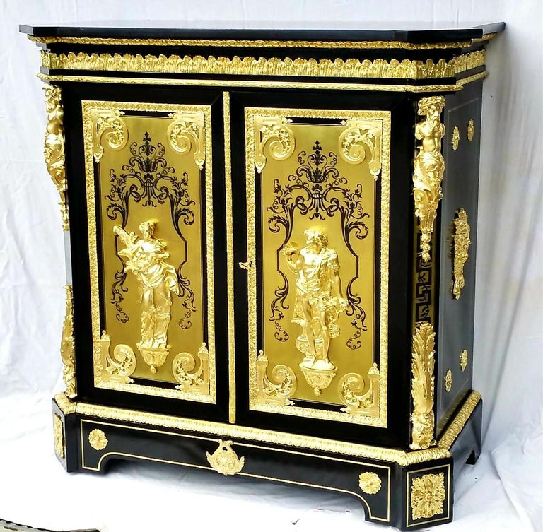 Stunning 2 doors Napoleon III cabinet in Boule style marquetry by Befort Jeune.
Cabinet with a double door, in Boulle marquetry style with brass nets and beautiful brass door panels inlaid with tortoise shell brown scales showing the 