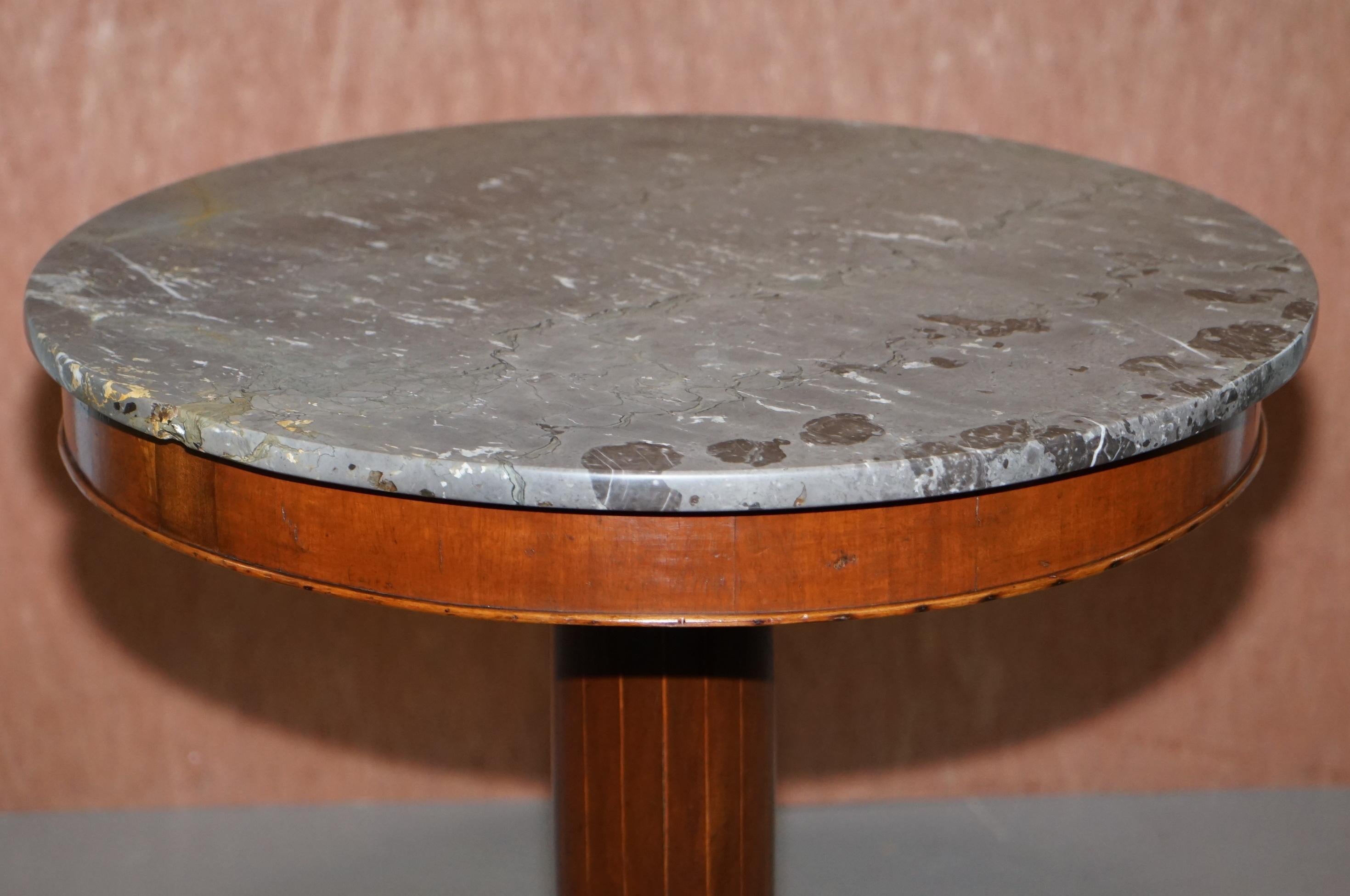 Superbe table d'appoint de style néo-empire français Napoléon III avec plateau en marbre en vente 1