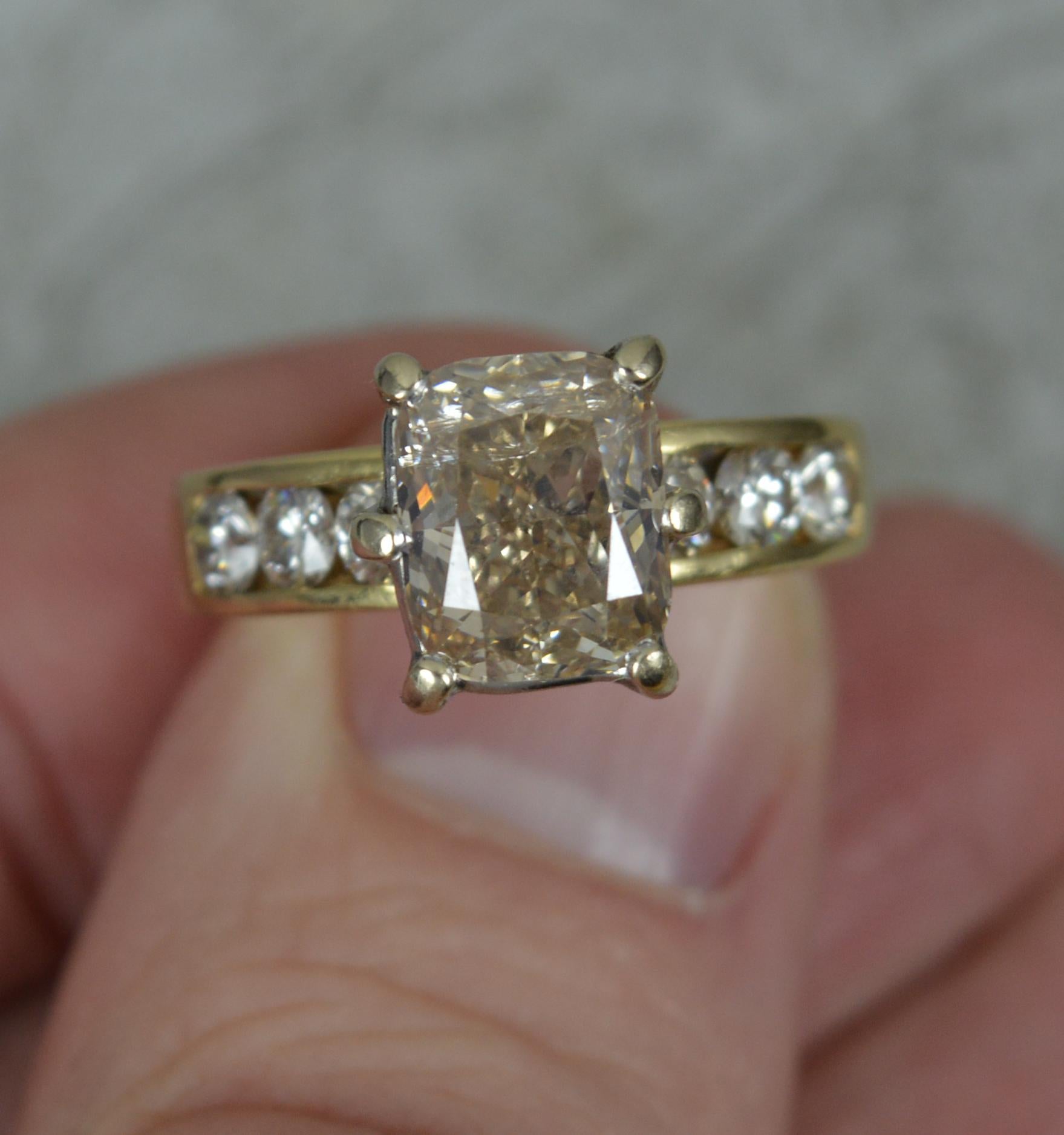 Stunning Natural 3.15ct Diamond and 18ct Gold Engagement Ring 1