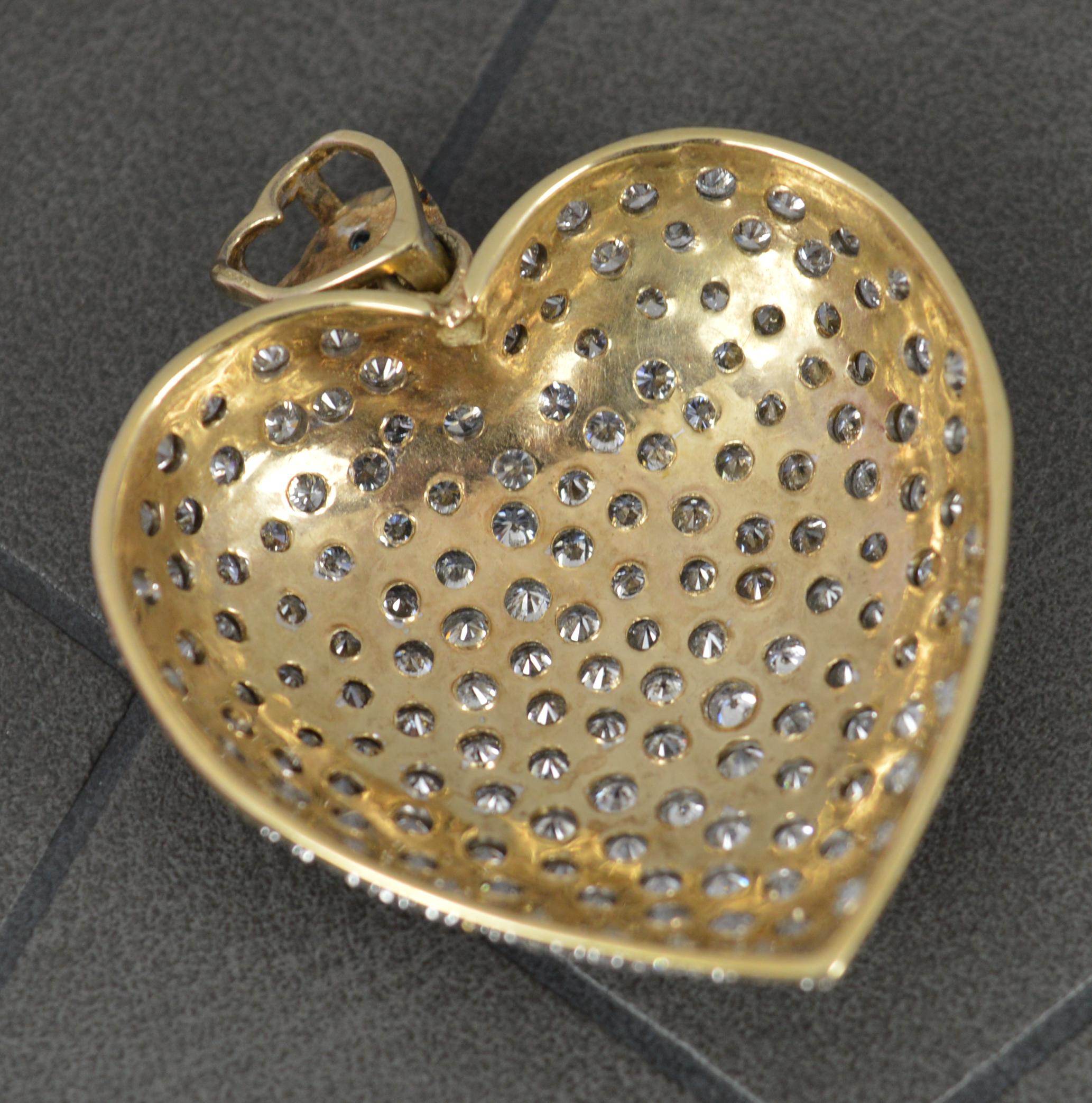 Stunning Natural 5.32ct Diamond and 9ct Gold Heart Shape Pendant For Sale 1