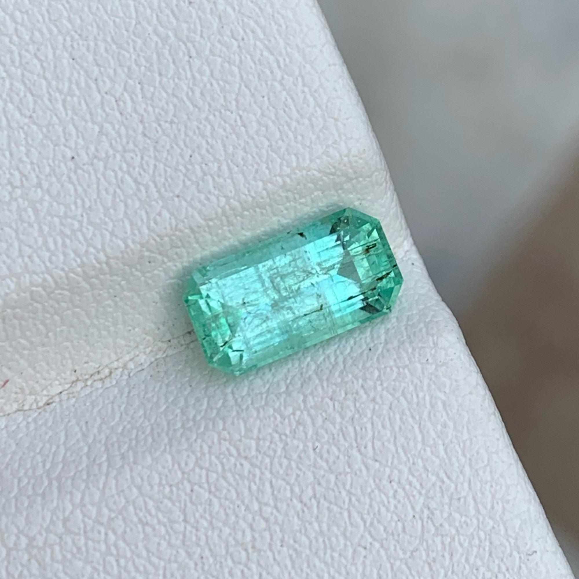 Emerald Cut Stunning Natural Emerald Stone 1.50 Carats Emerald Gemstone for Making Jewelry For Sale