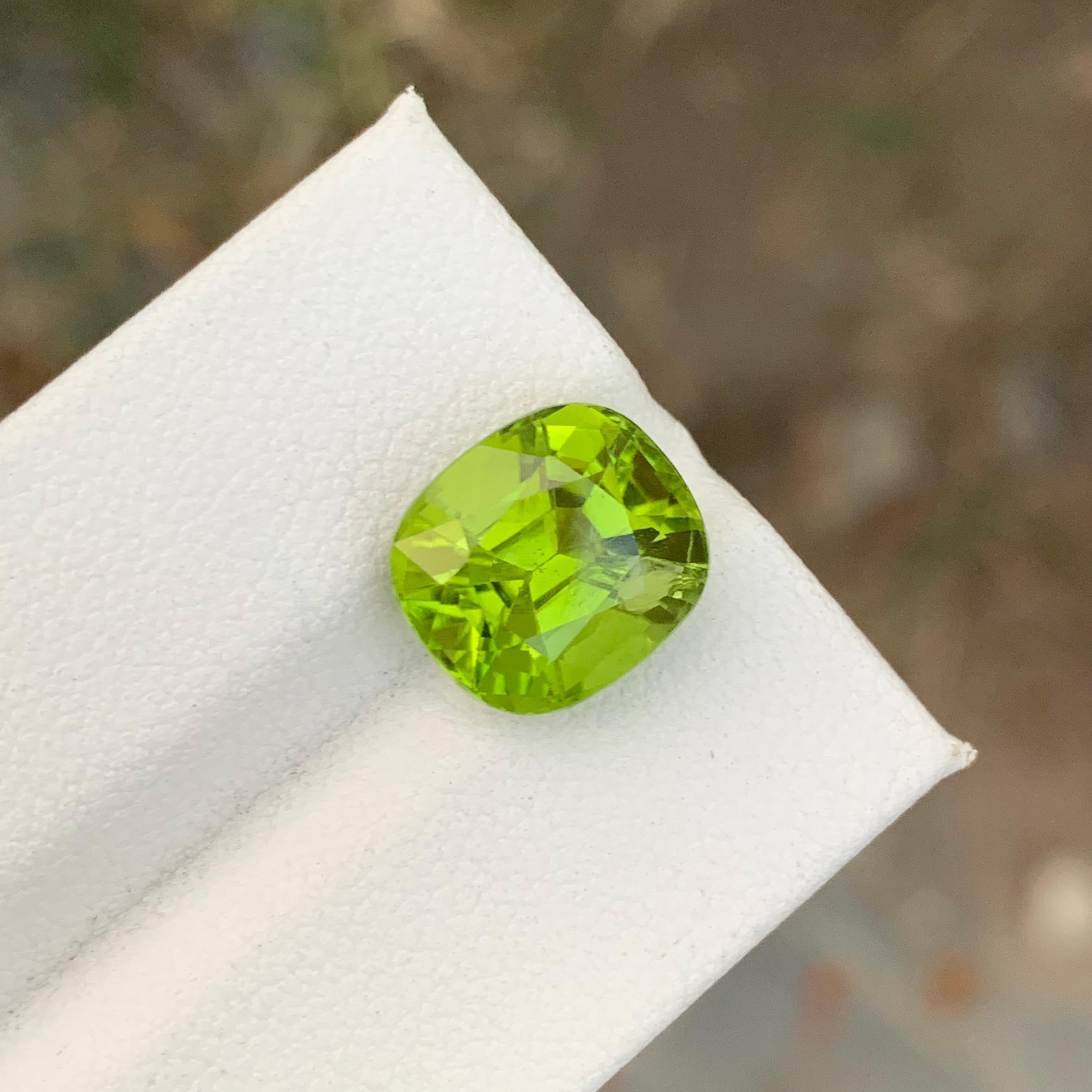 Stunning Natural Faceted Green Peridot Ring Gemstone 6.05 Carats  For Sale 4