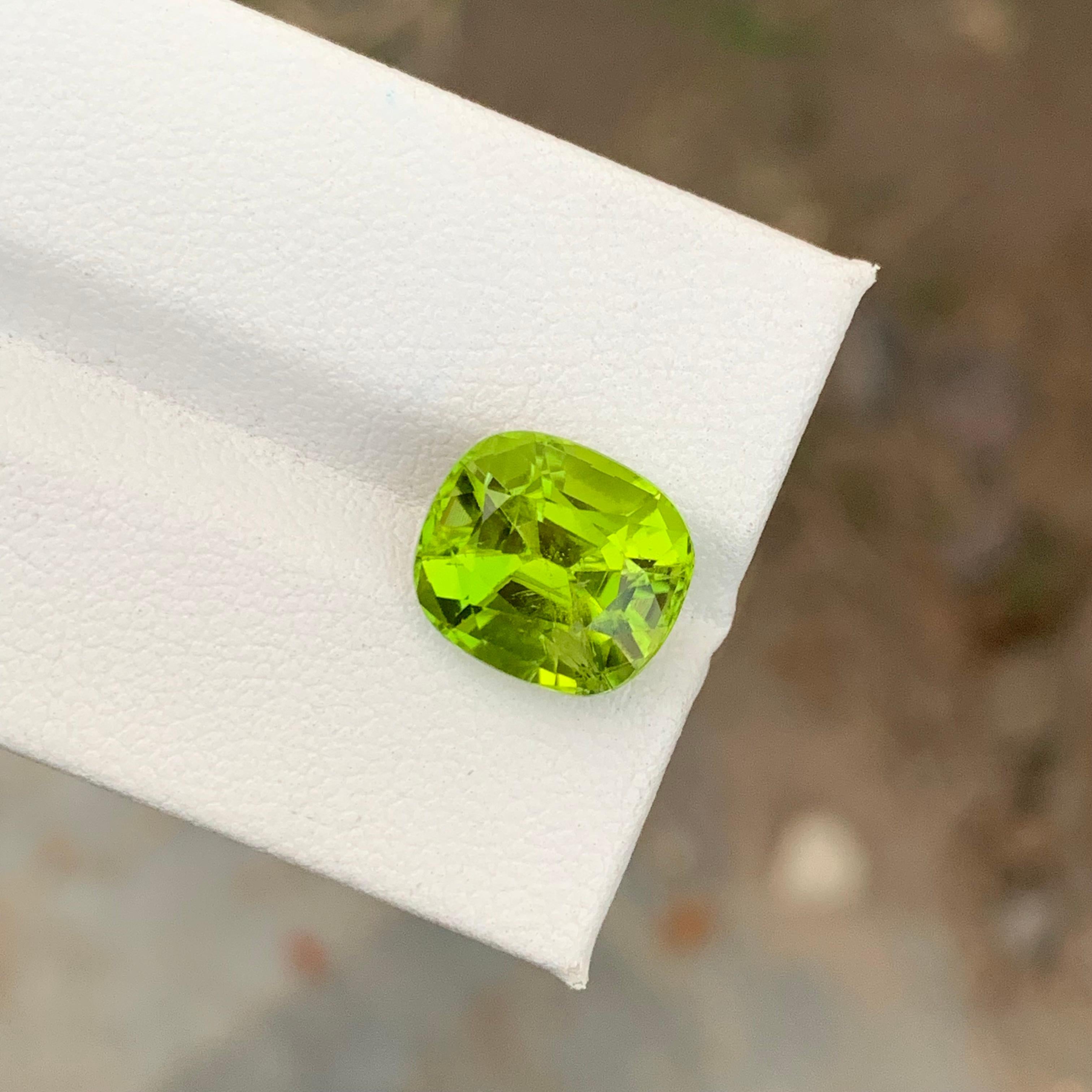 Stunning Natural Faceted Green Peridot Ring Gemstone 6.05 Carats  For Sale 5