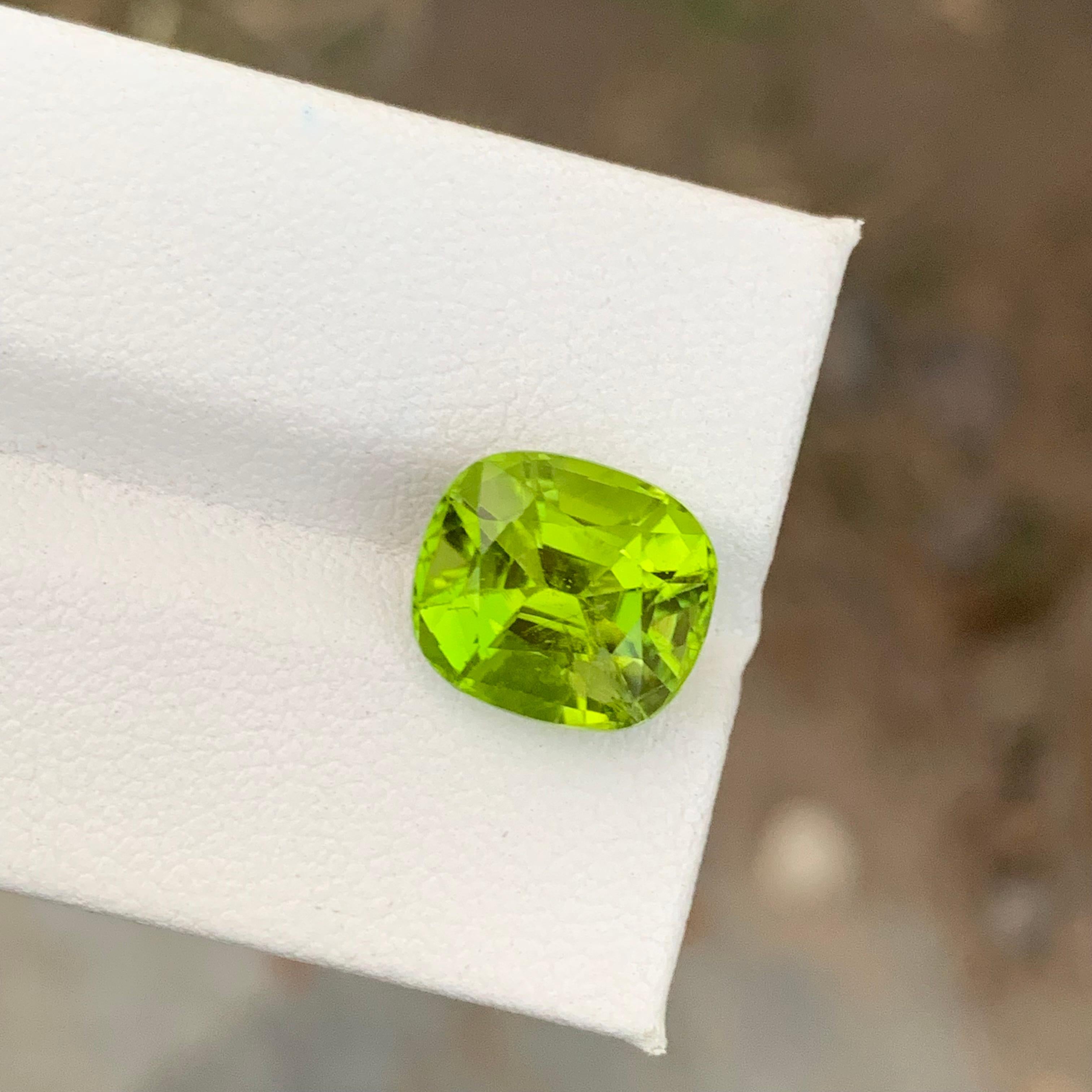 Stunning Natural Faceted Green Peridot Ring Gemstone 6.05 Carats  For Sale 6