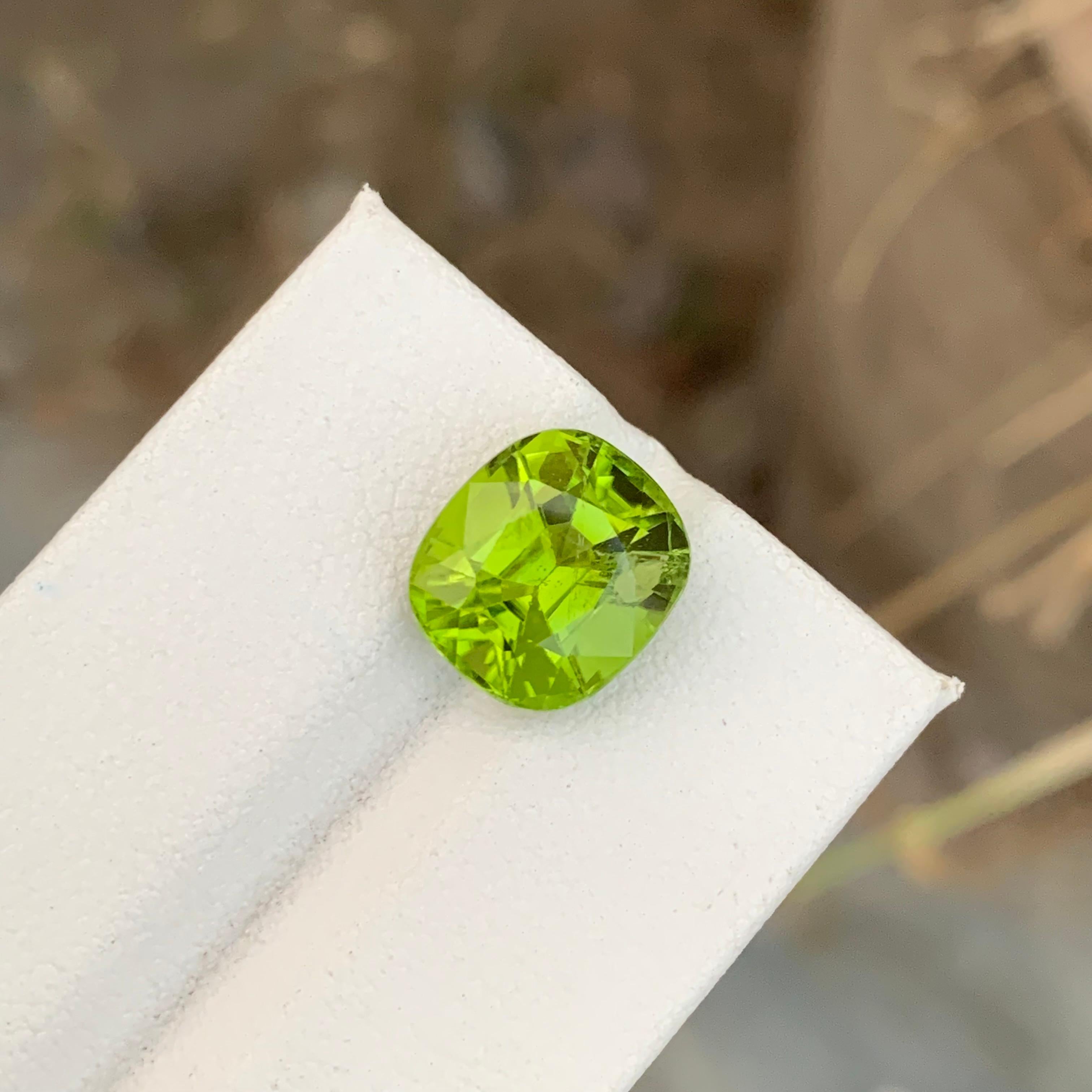 Stunning Natural Faceted Green Peridot Ring Gemstone 6.05 Carats  For Sale 7