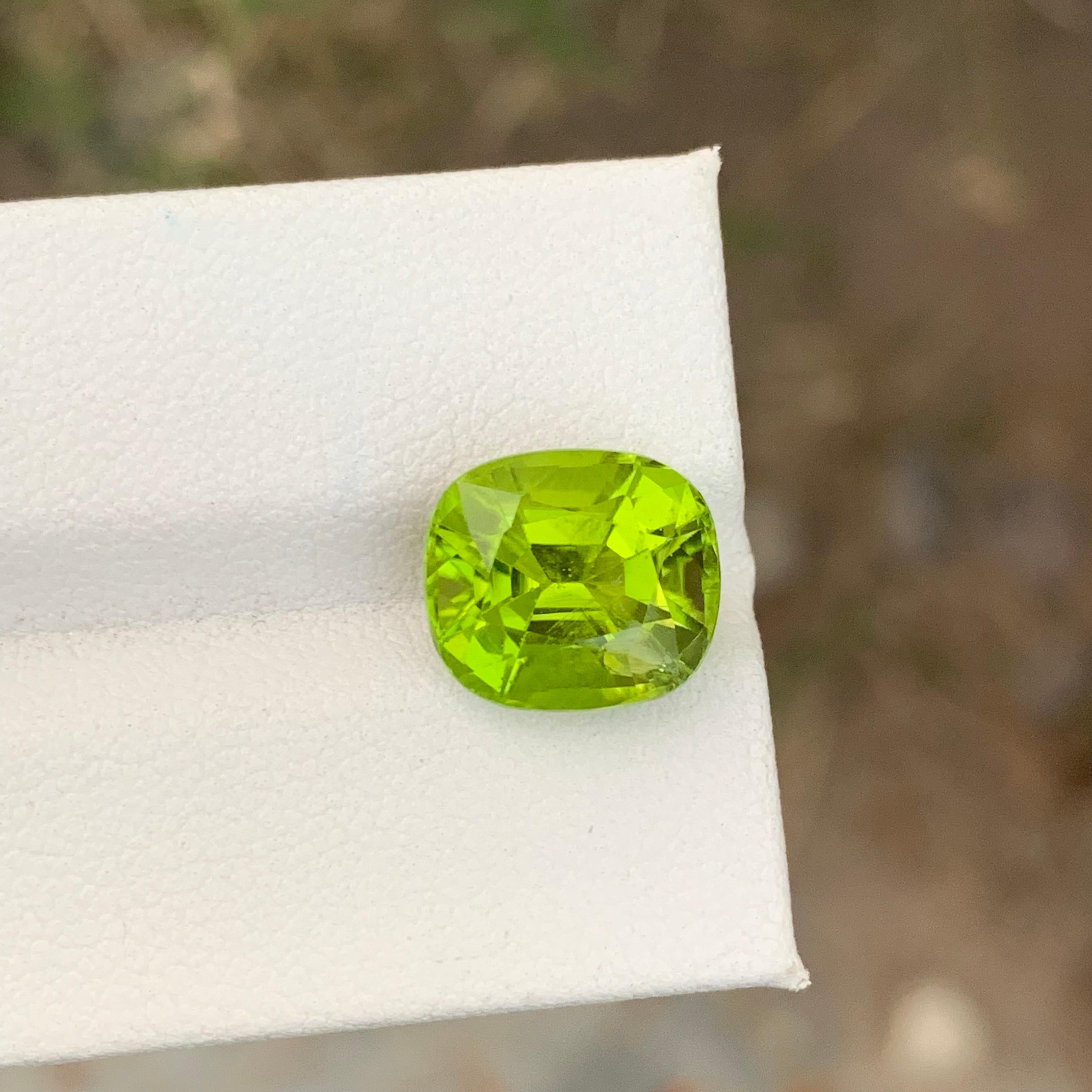 Stunning Natural Faceted Green Peridot Ring Gemstone 6.05 Carats  For Sale 8