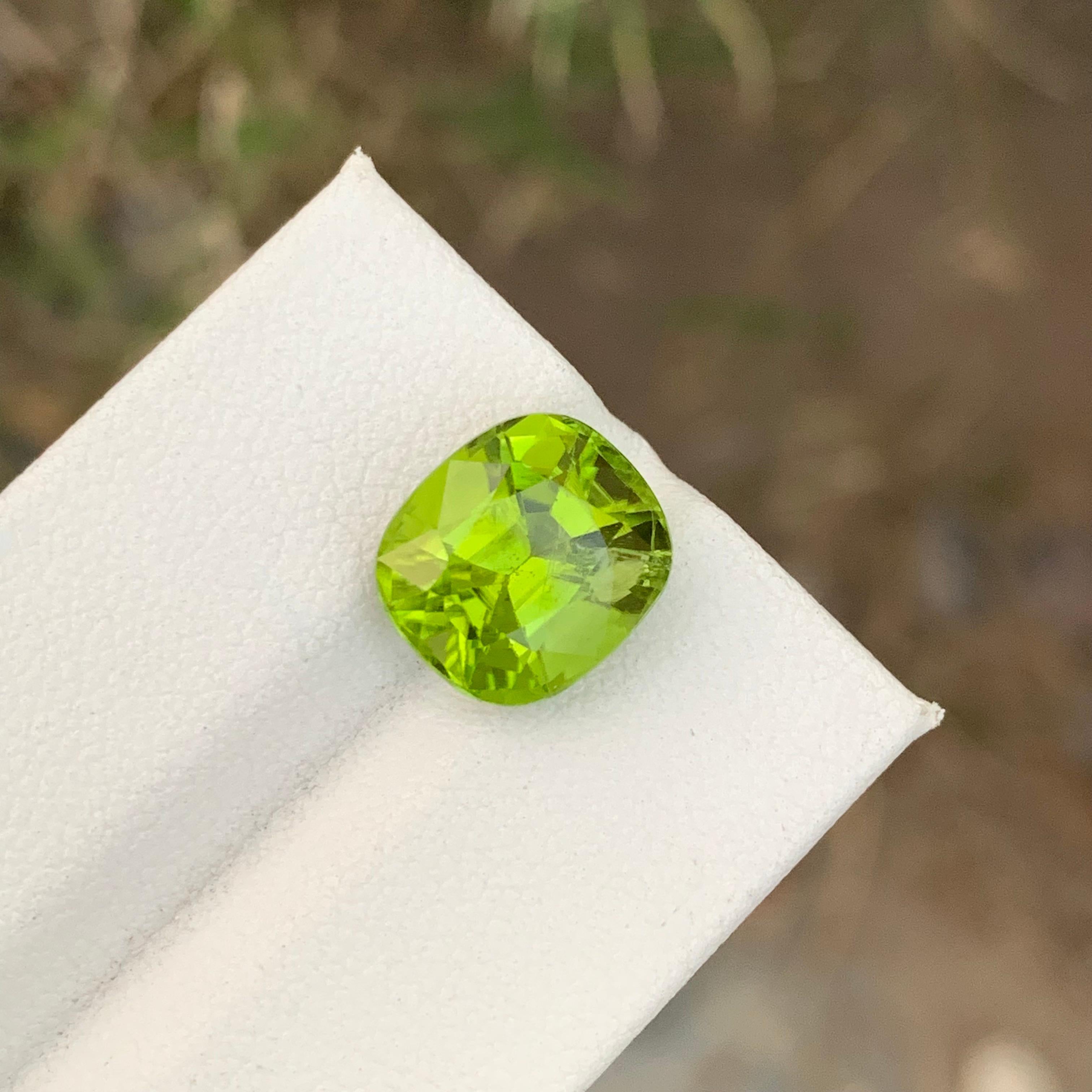 Stunning Natural Faceted Green Peridot Ring Gemstone 6.05 Carats  For Sale 9