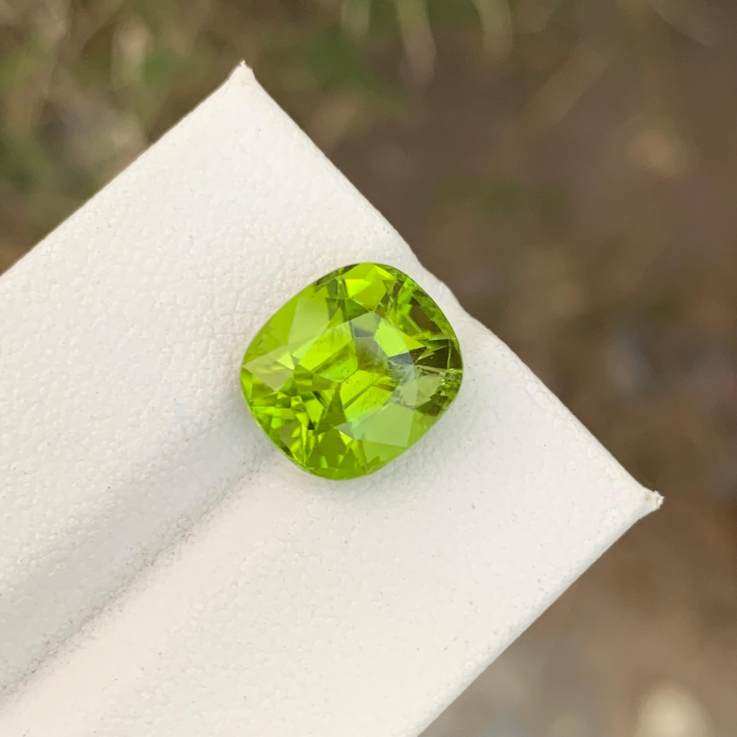 Stunning Natural Faceted Green Peridot Ring Gemstone 6.05 Carats  For Sale 10