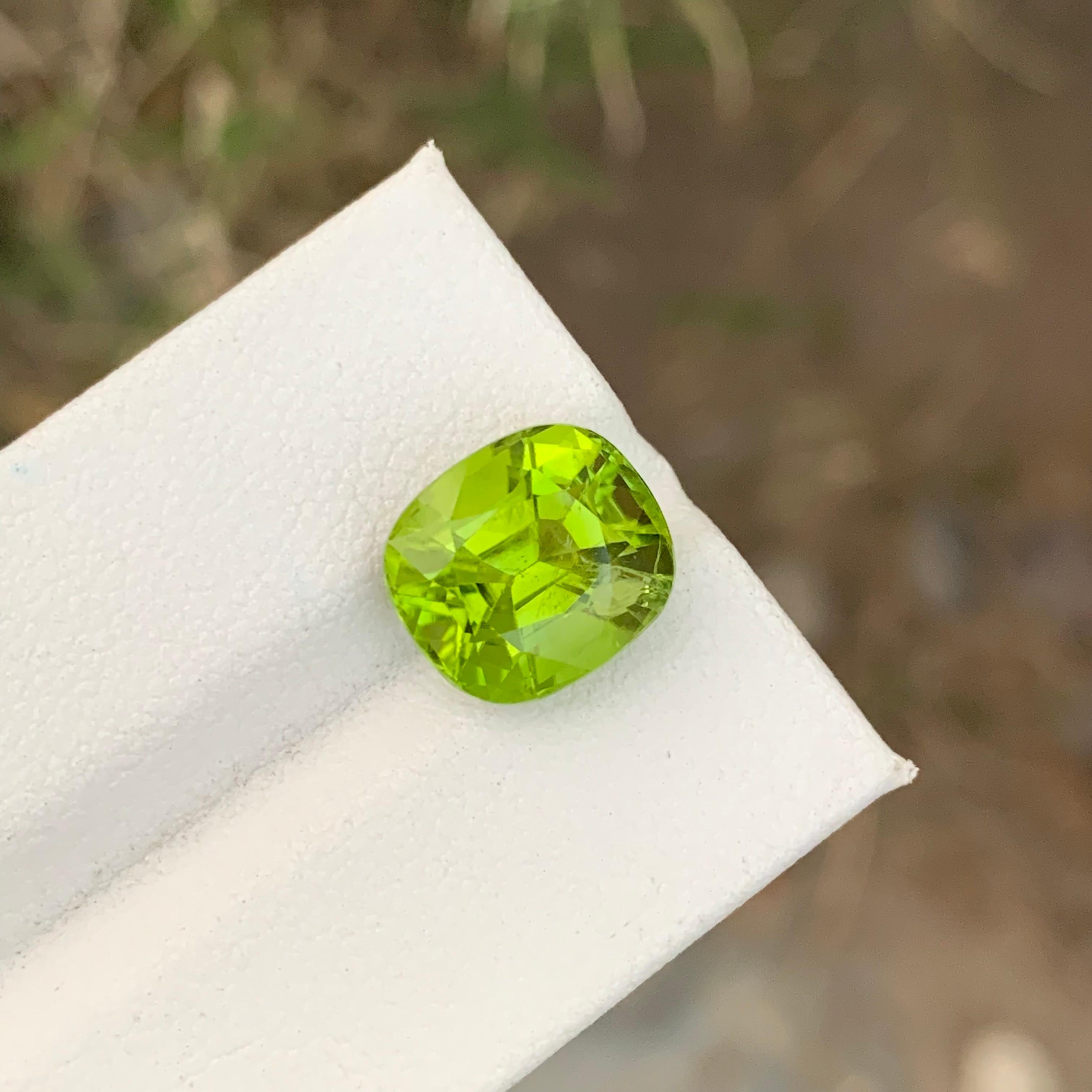 Stunning Natural Faceted Green Peridot Ring Gemstone 6.05 Carats  For Sale 11