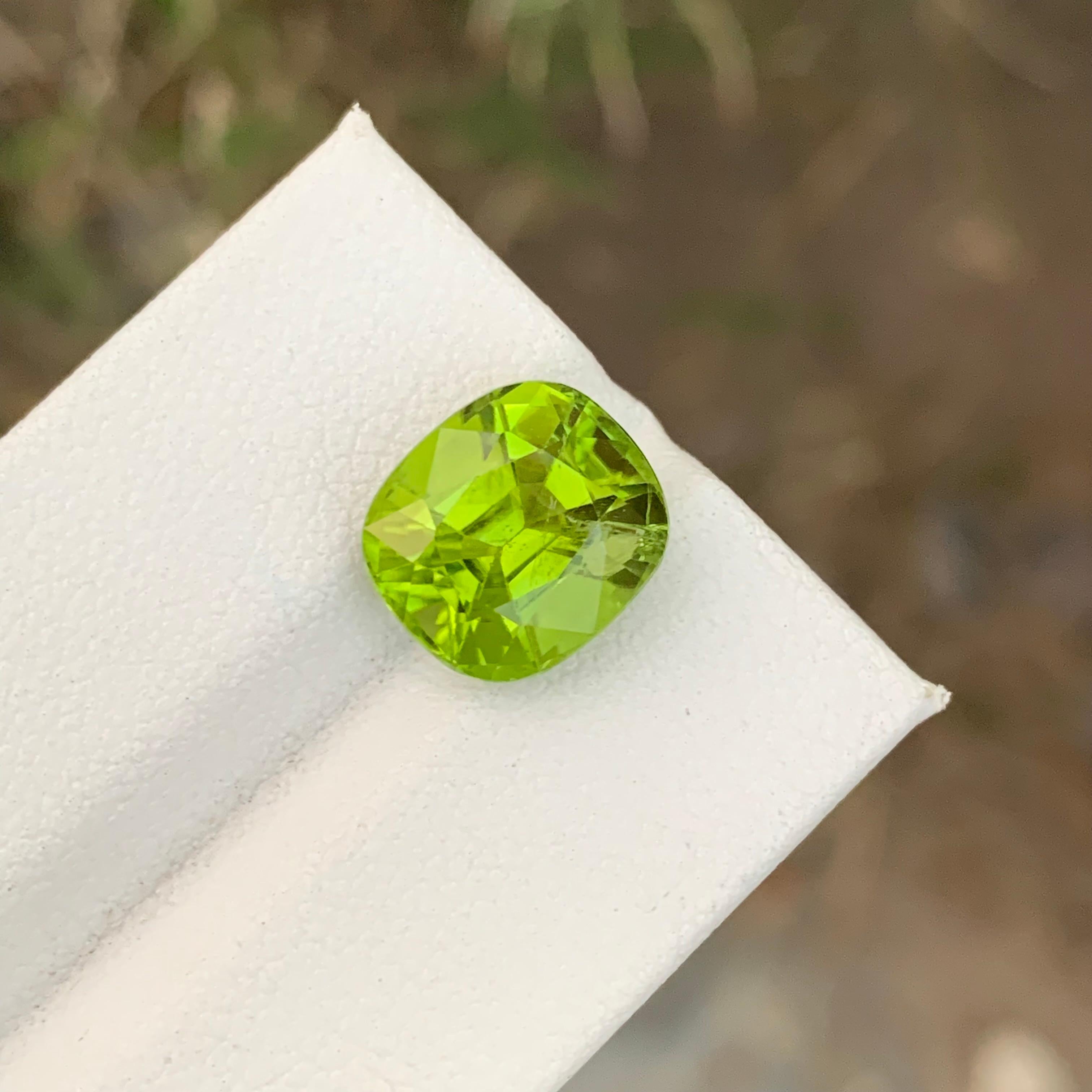 Stunning Natural Faceted Green Peridot Ring Gemstone 6.05 Carats  For Sale 12