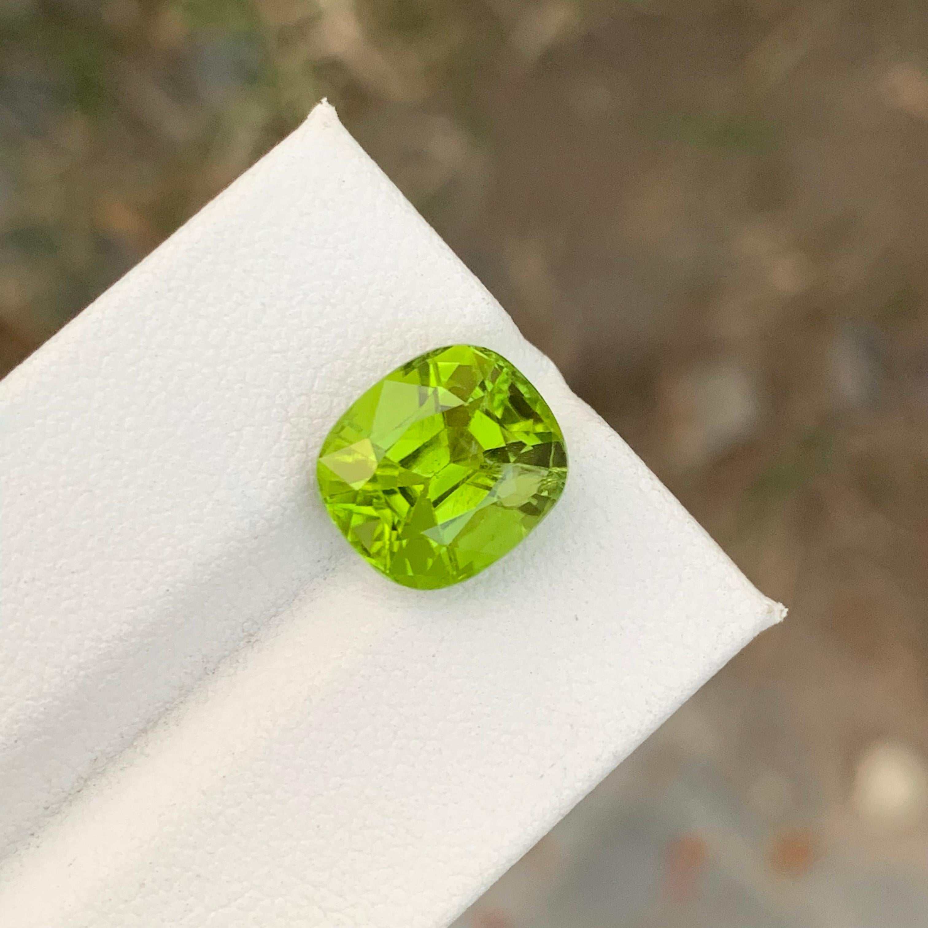 Stunning Natural Faceted Green Peridot Ring Gemstone 6.05 Carats  In New Condition For Sale In Peshawar, PK