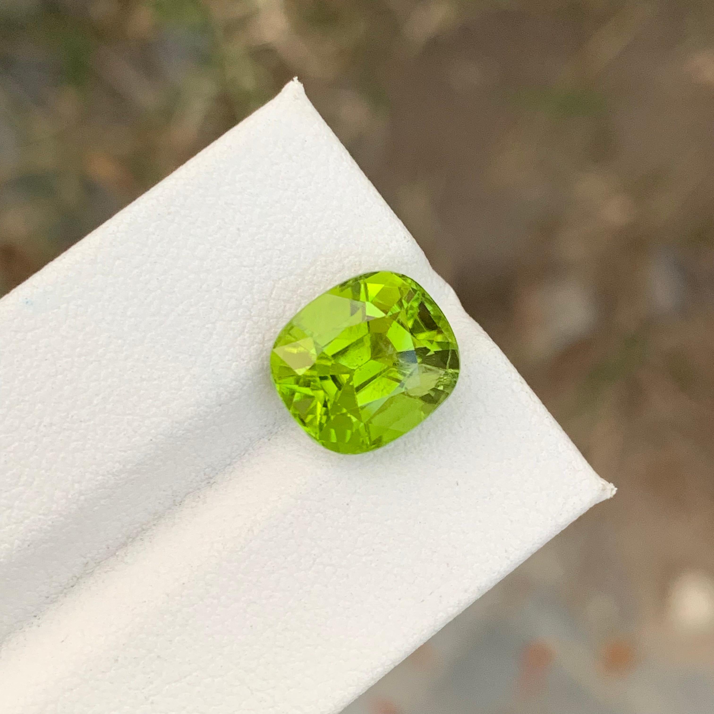 Stunning Natural Faceted Green Peridot Ring Gemstone 6.05 Carats  For Sale 2