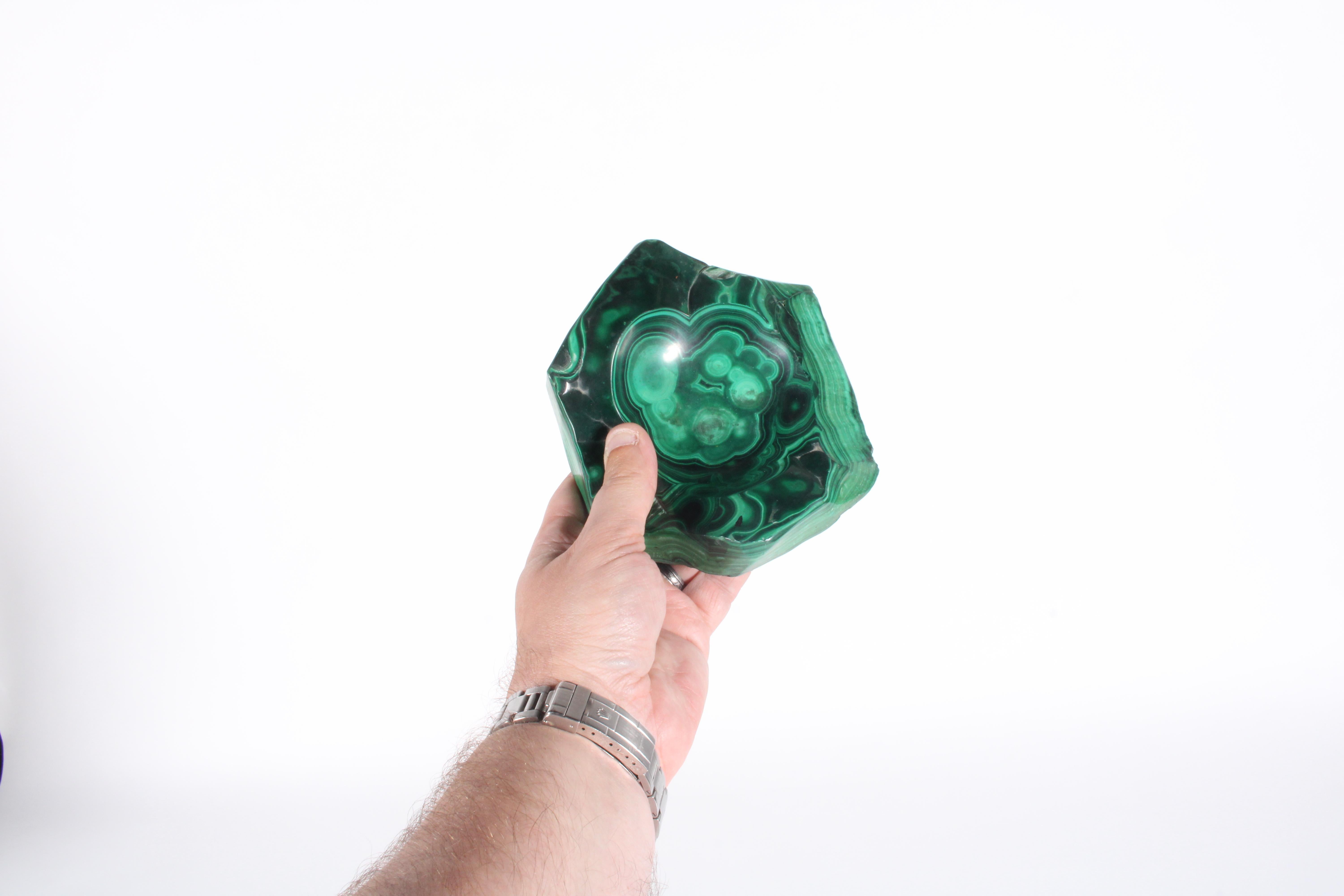Splendido piatto di malachite naturale in forma organica *Spedizione internazionale gratuita In condizioni buone in vendita a Portlaoise, IE