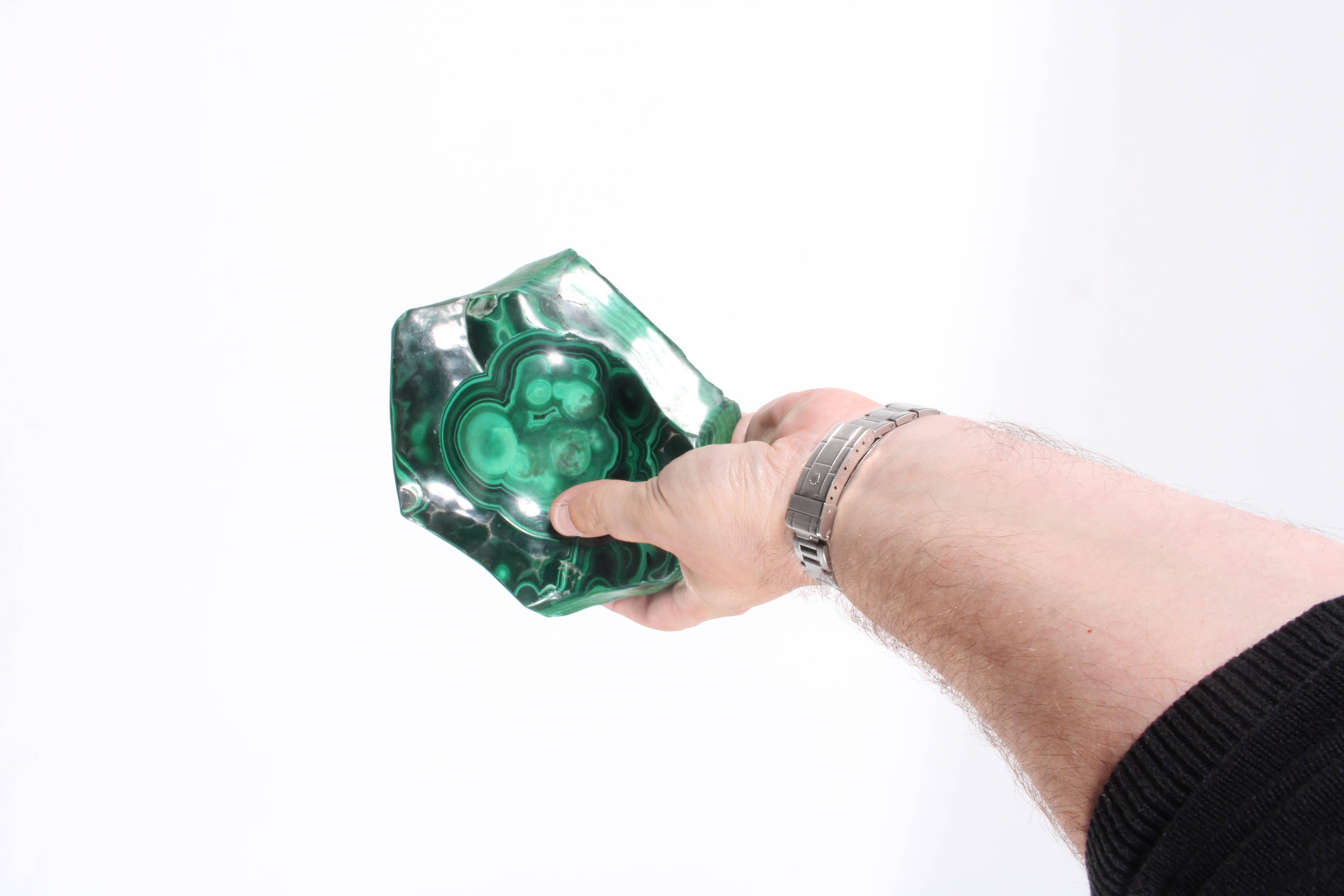 Fine XX secolo Splendido piatto di malachite naturale in forma organica *Spedizione internazionale gratuita in vendita