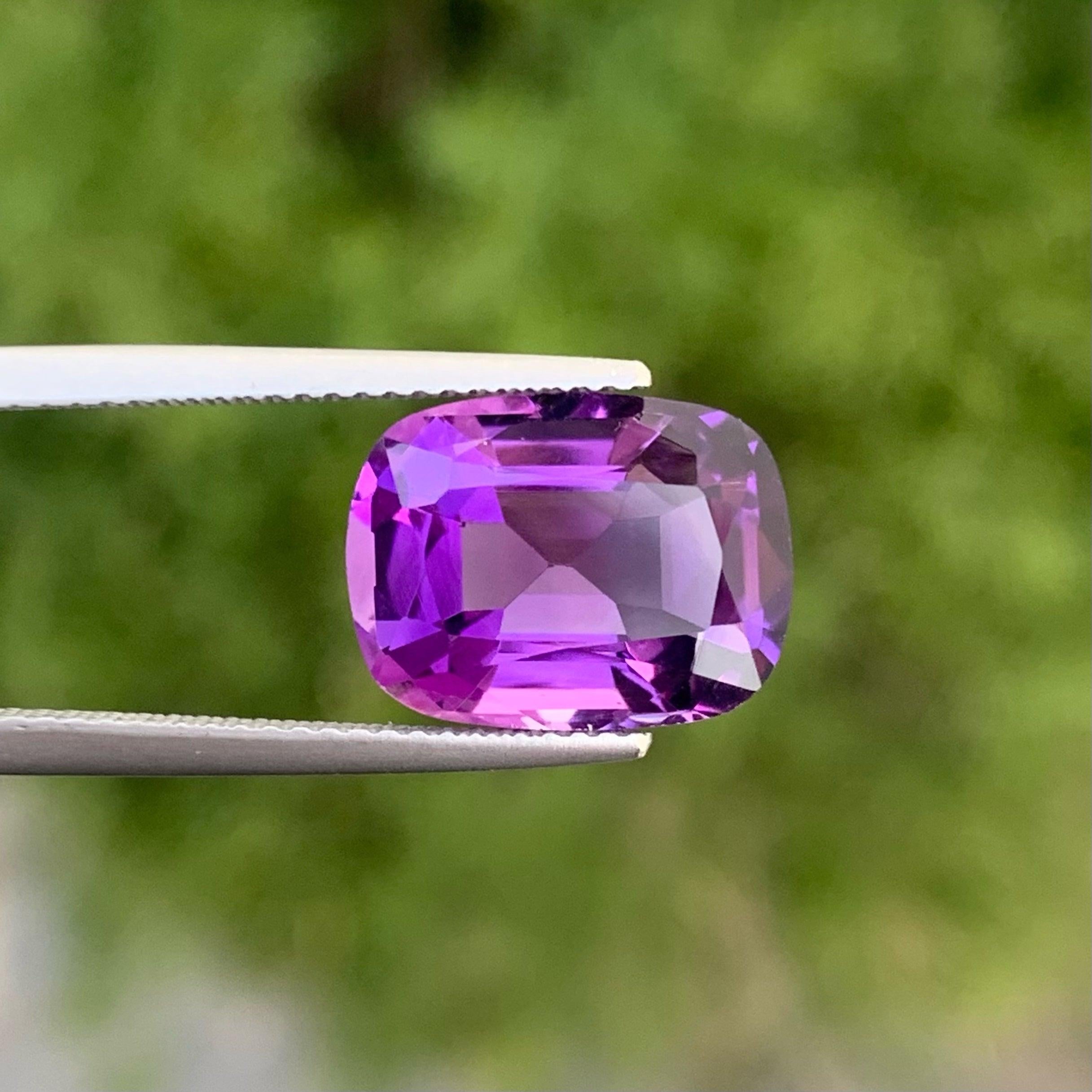 Modern Stunning Natural Purple Amethyst Gemstone 5.35 Carats Loupe Clean Clarity For Sale