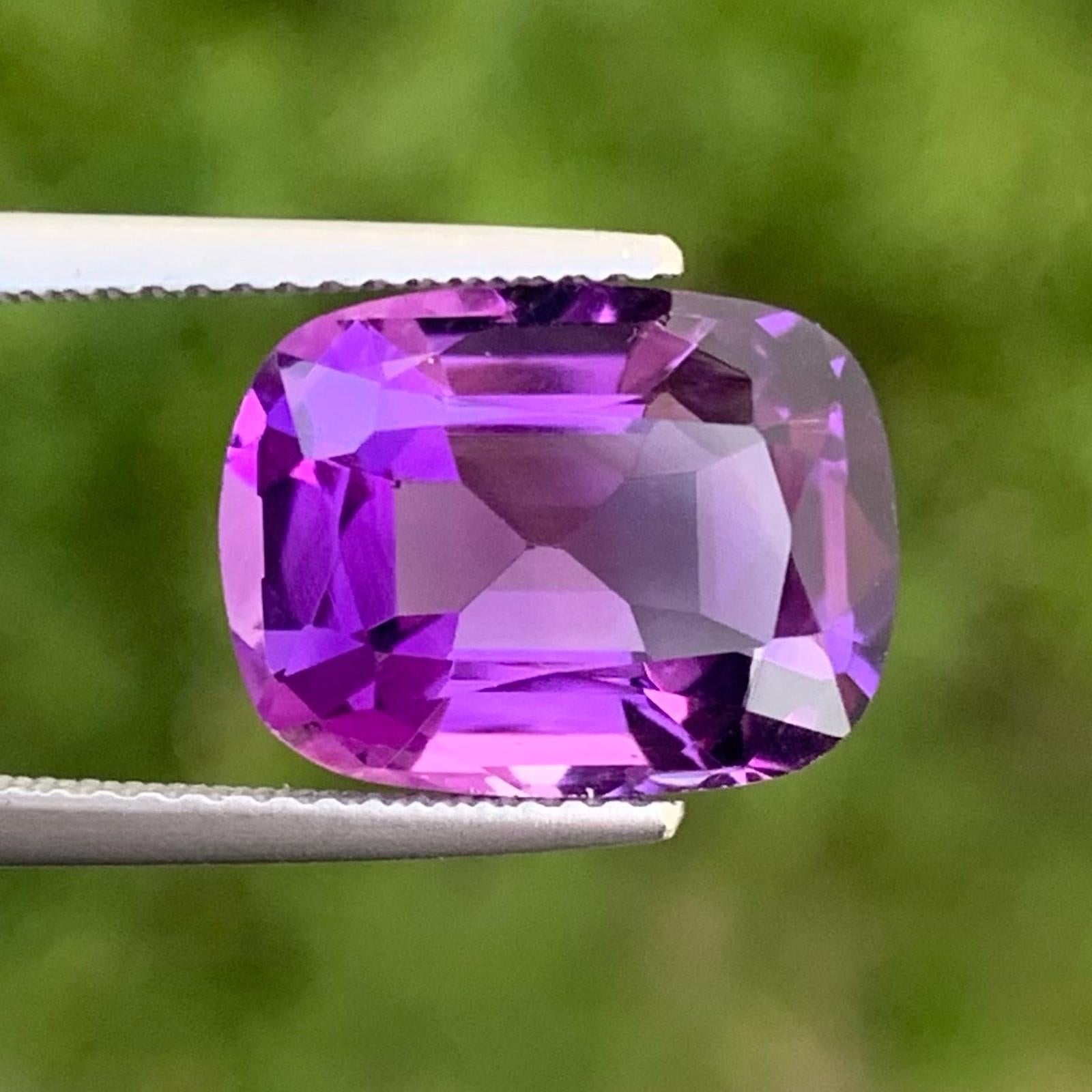 Stunning Natural Purple Amethyst Gemstone 5.35 Carats Loupe Clean Clarity (Améthyste violette naturelle) en vente 2