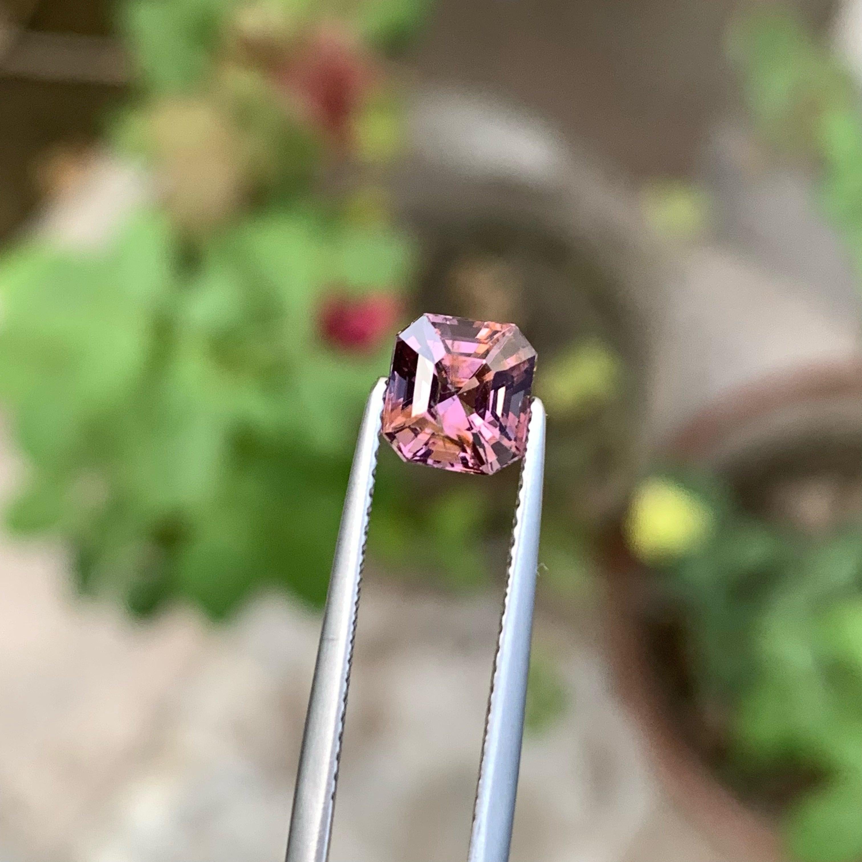 Stunning Natural Purplish Pink Spinel 1.75 CT Fancy Asscher Cut For Jewelry Size In New Condition For Sale In Bangkok, TH