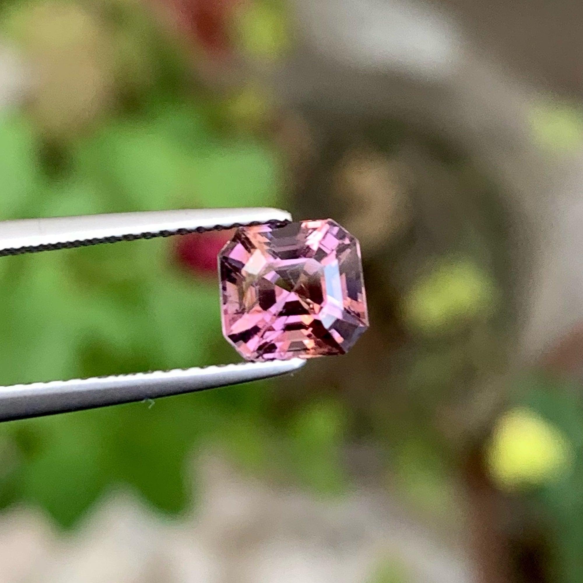 Stunning Natural Purplish Pink Spinel 1.75 CT Fancy Asscher Cut For Jewelry Size For Sale 1