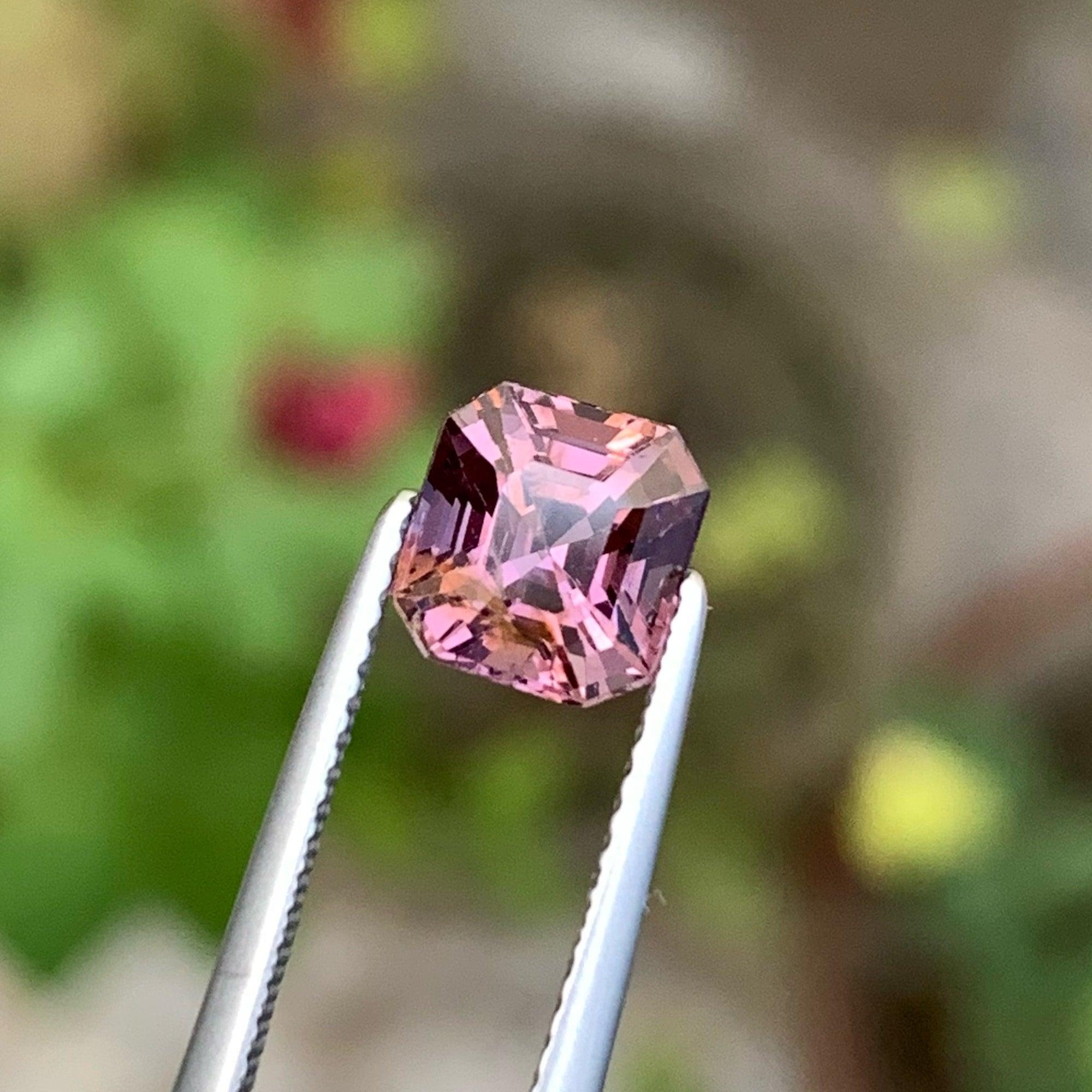 Stunning Natural Purplish Pink Spinel 1.75 CT Fancy Asscher Cut For Jewelry Size For Sale 2
