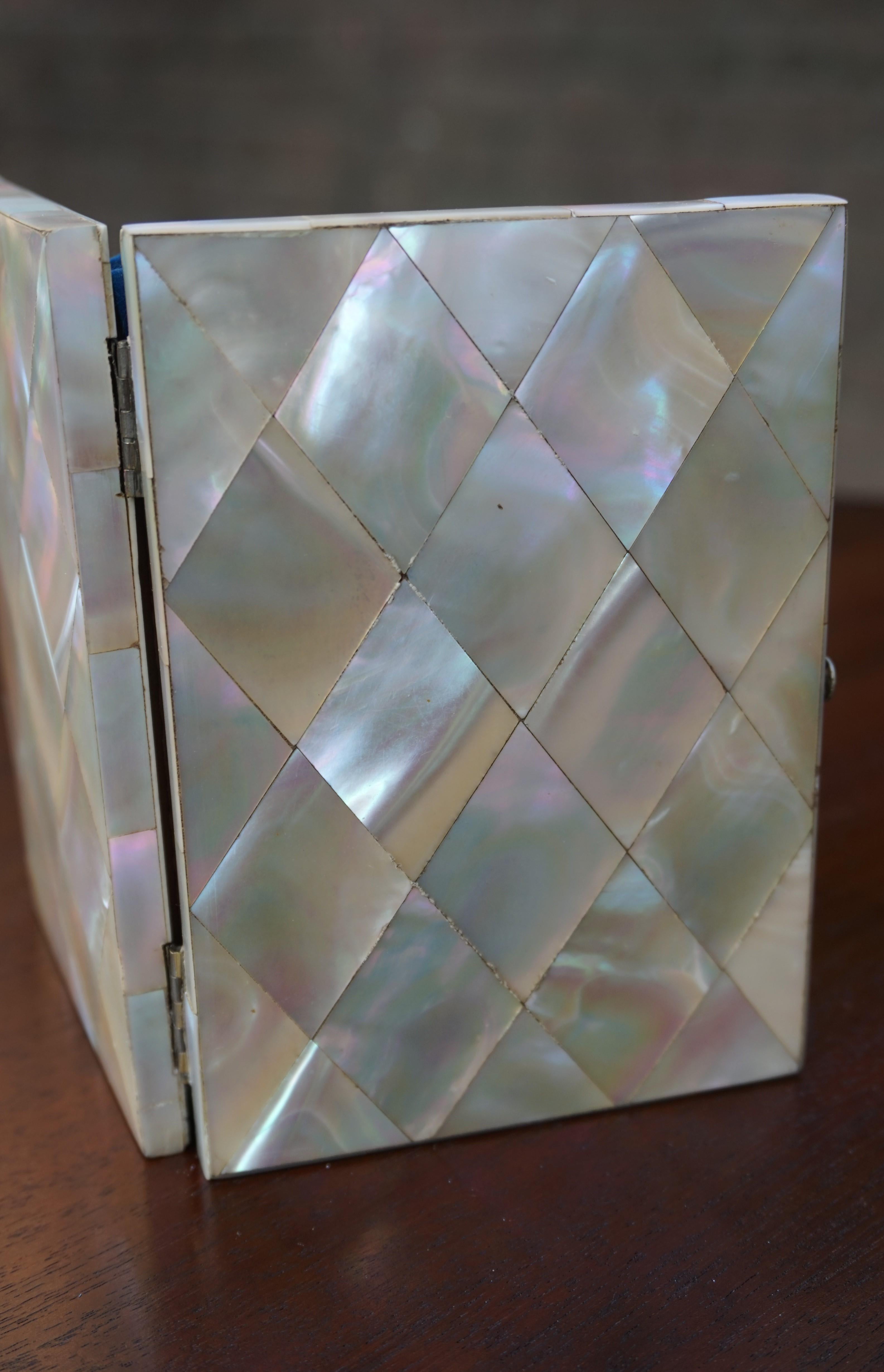 Stunning & Near Mint Condition Mid-19th Century Mother of Pearl Card Case / Box 6
