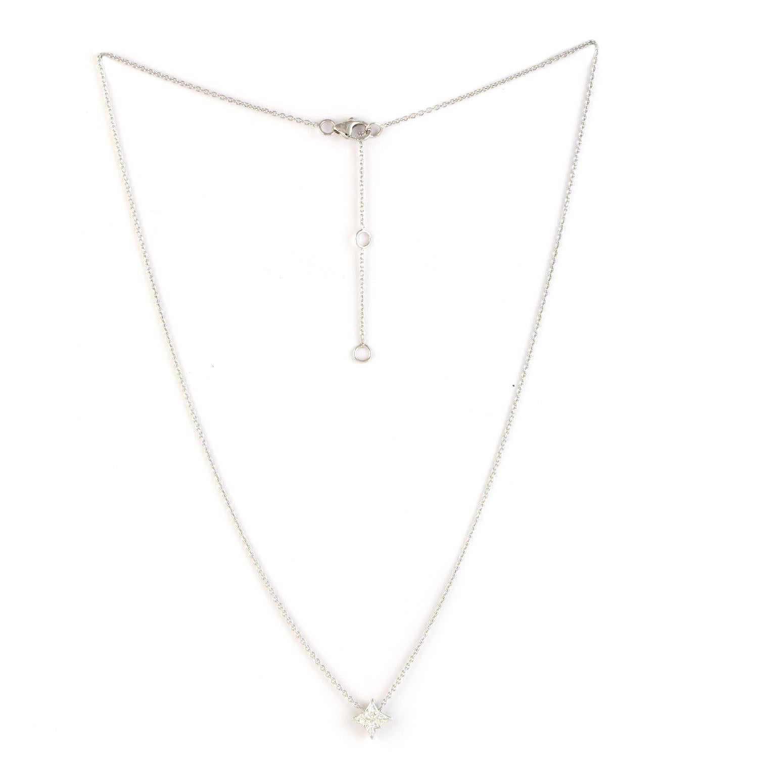 Artisan Superbe collier avec pendentif étoile cloutée en or blanc 18 carats et diamants en vente