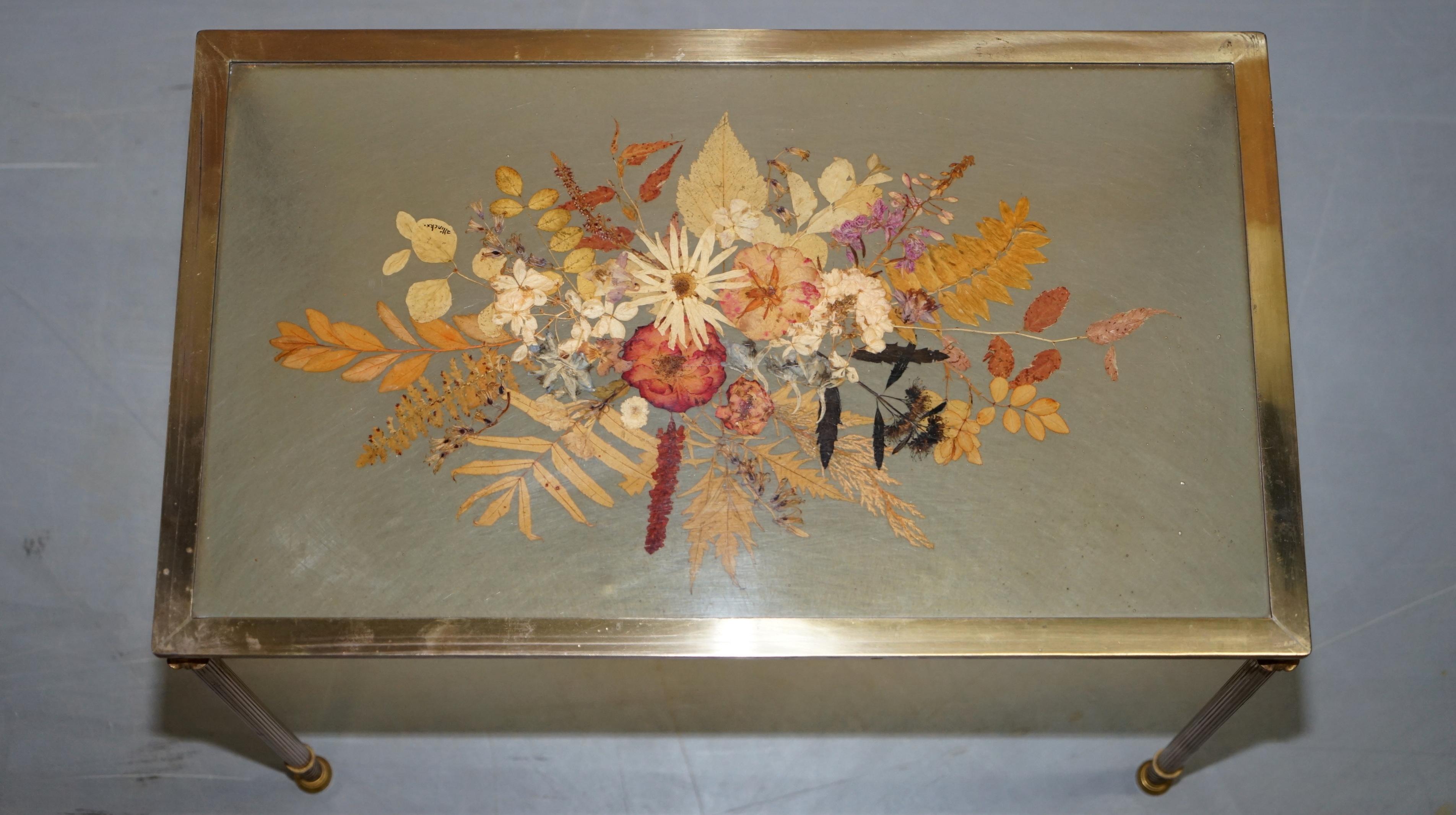 Atemberaubende Nest von drei Französisch um 1920 Bronze gepresste Blumen Tische Regency 3 im Angebot 1
