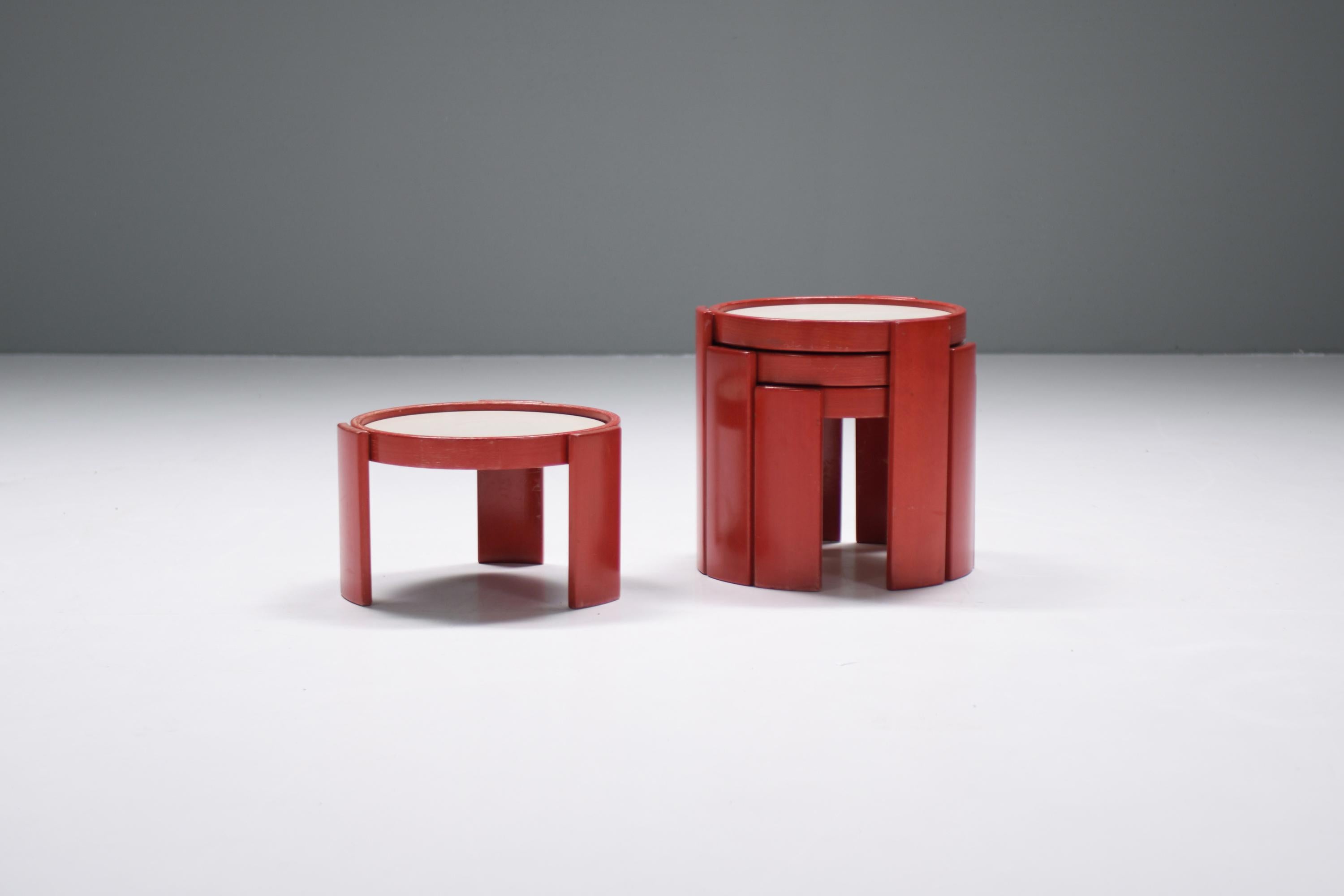 Italian Stunning Nesting tables 780 in rare red by Gianfranco Frattini for Cassina Italy For Sale
