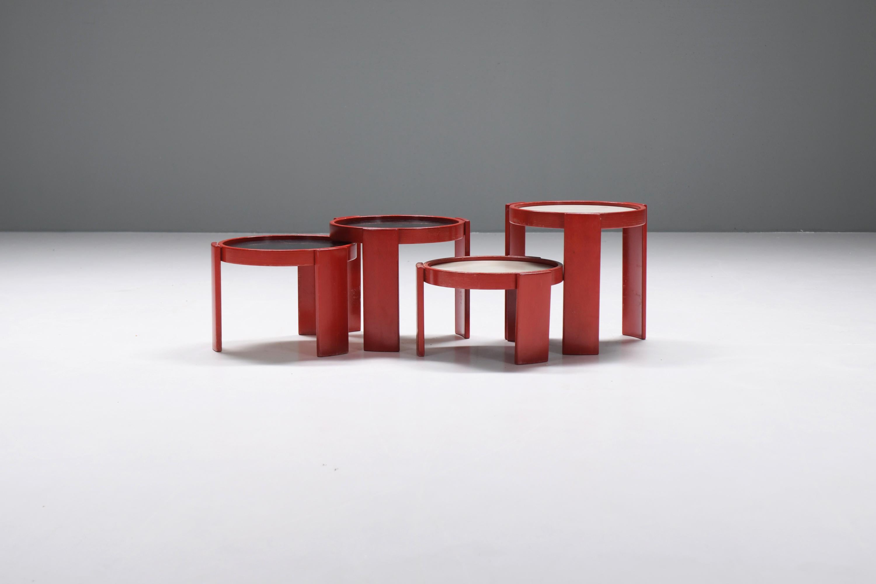 Stunning Nesting tables 780 in rare red by Gianfranco Frattini for Cassina Italy For Sale 1