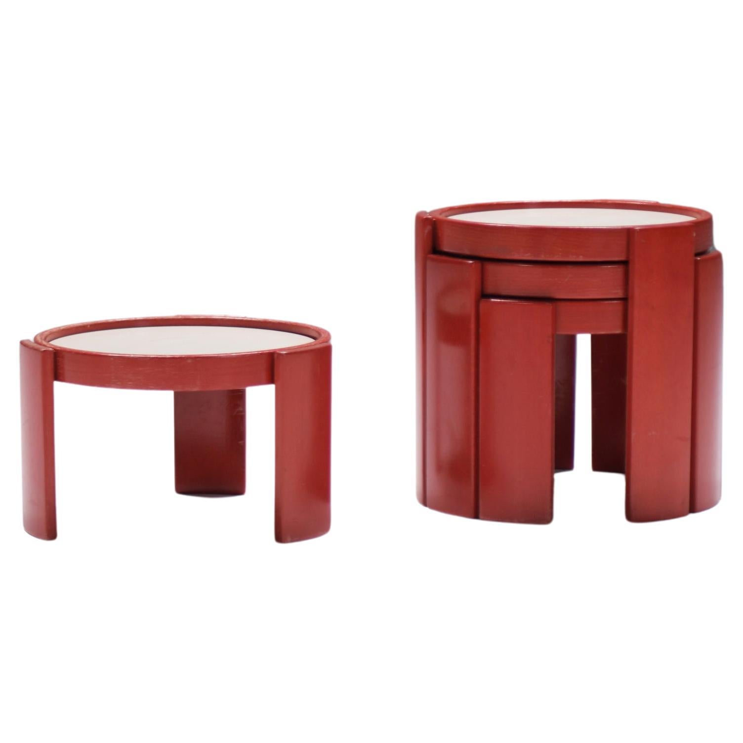 Stunning Nesting tables 780 in rare red by Gianfranco Frattini for Cassina Italy For Sale