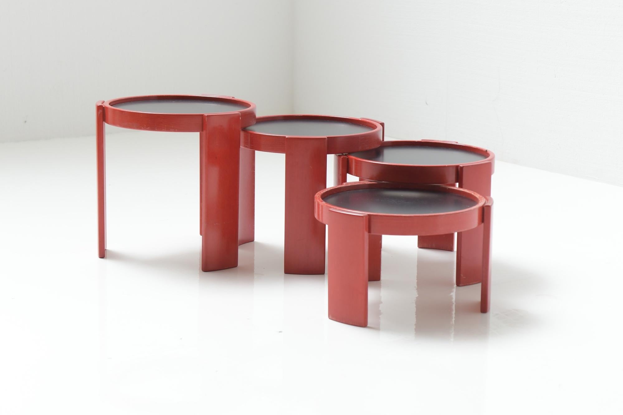 Mid-Century Modern Stunning Nesting Tables 780 in Very Rare Red, Gianfranco Frattini, Cassina
