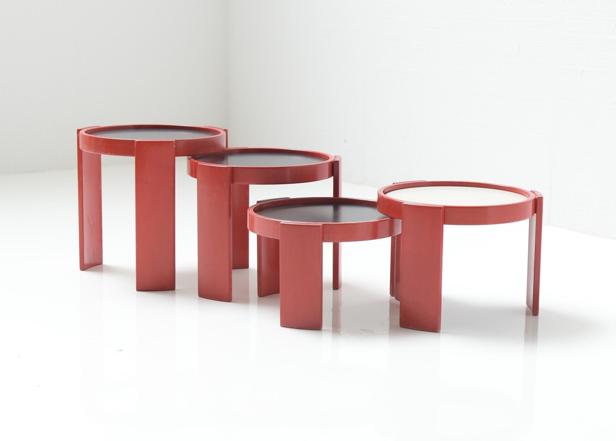 Italian Stunning Nesting Tables 780 in Very Rare Red, Gianfranco Frattini, Cassina