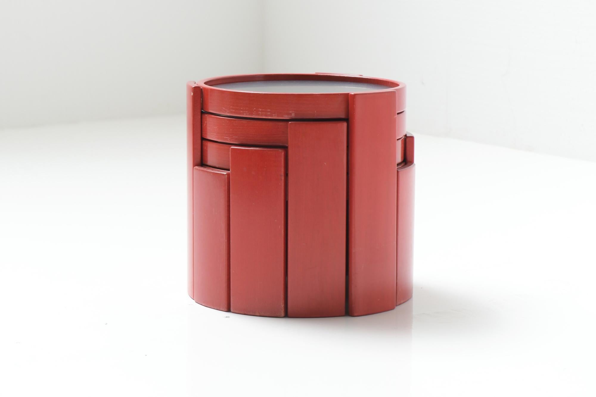 Stunning Nesting Tables 780 in Very Rare Red, Gianfranco Frattini, Cassina In Good Condition In Buggenhout, Oost-Vlaanderen