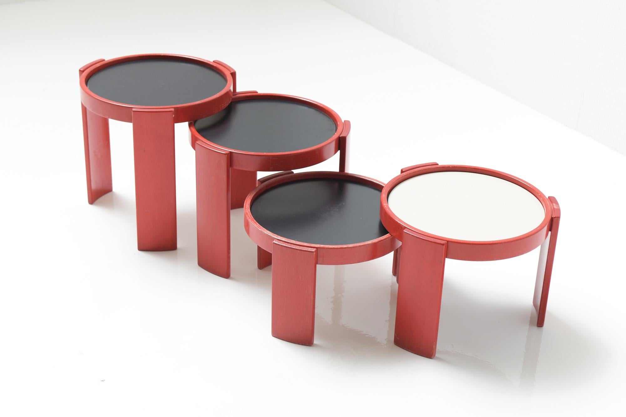 20th Century Stunning Nesting Tables 780 in Very Rare Red, Gianfranco Frattini, Cassina